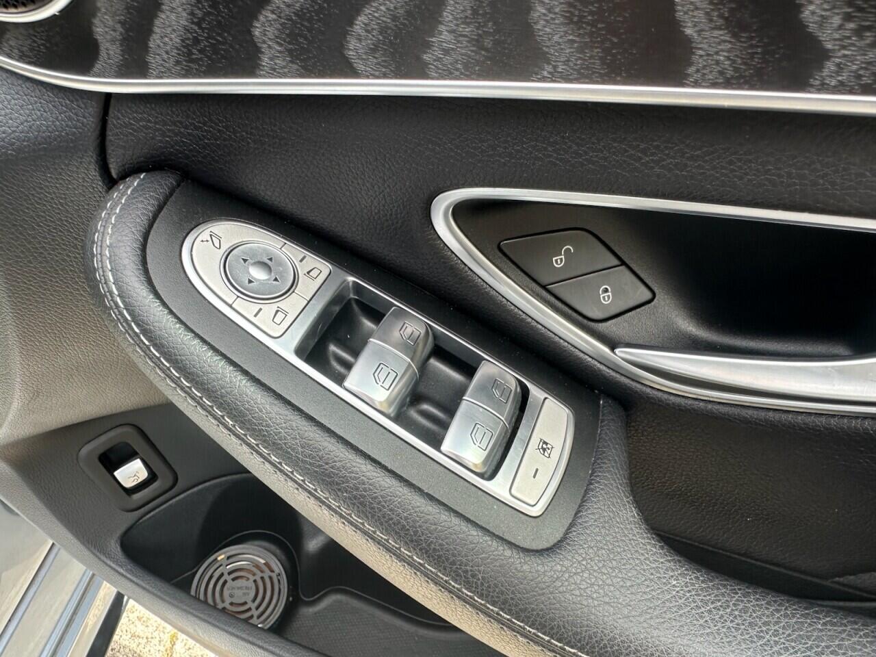 Mercedes-Benz C-Class view 25