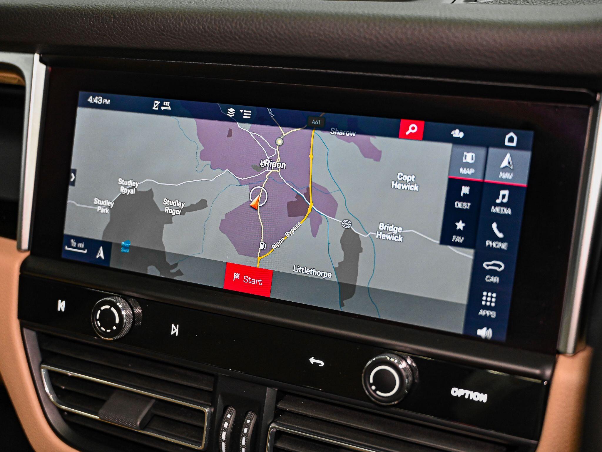 Porsche Macan view 14