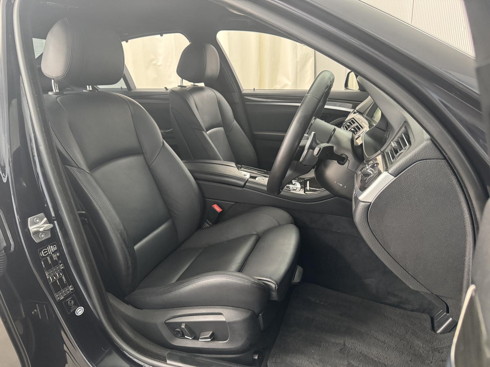 BMW 5 Series view 55