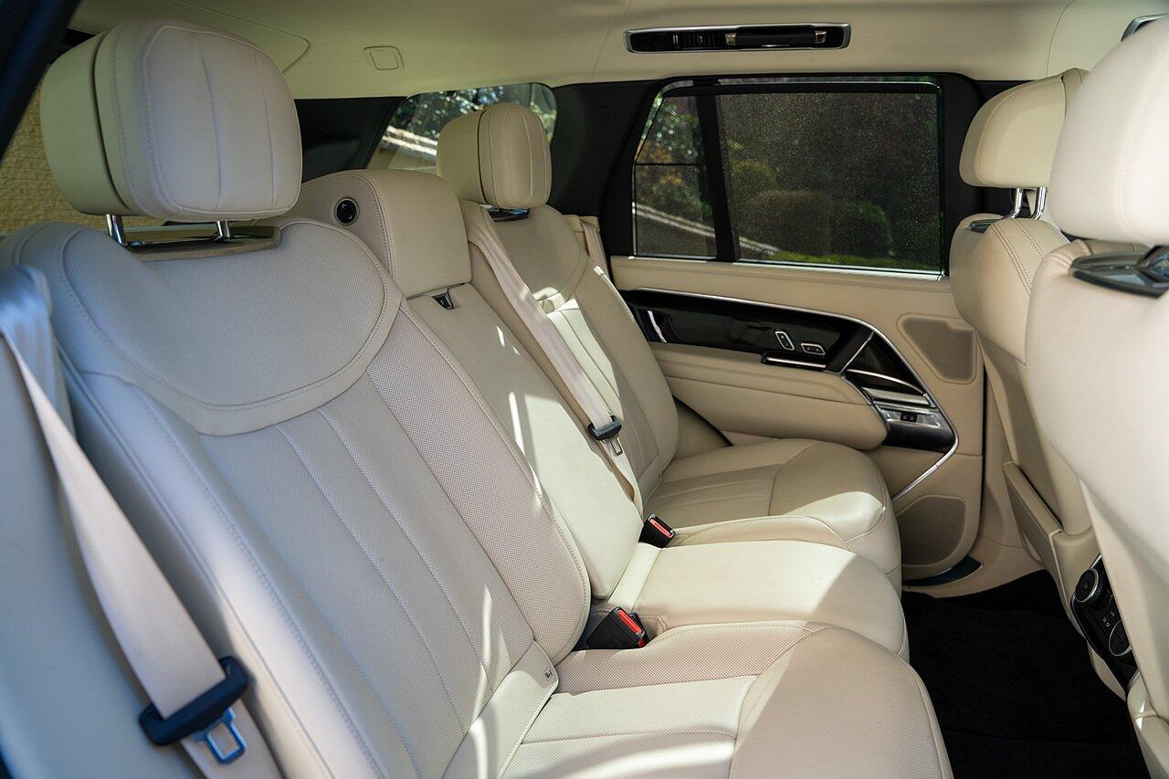 Land Rover Range Rover view 82