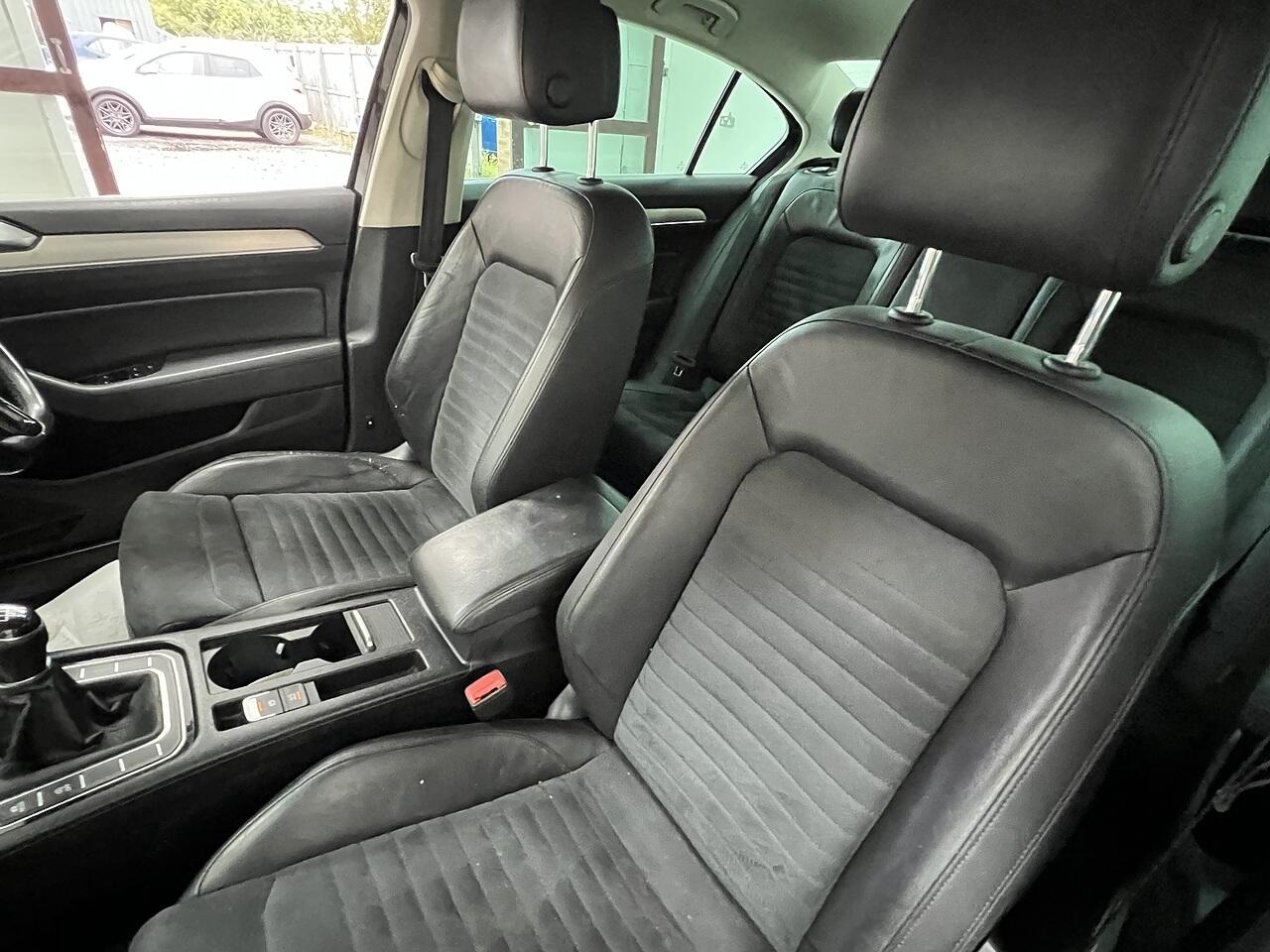 Volkswagen Passat view 18