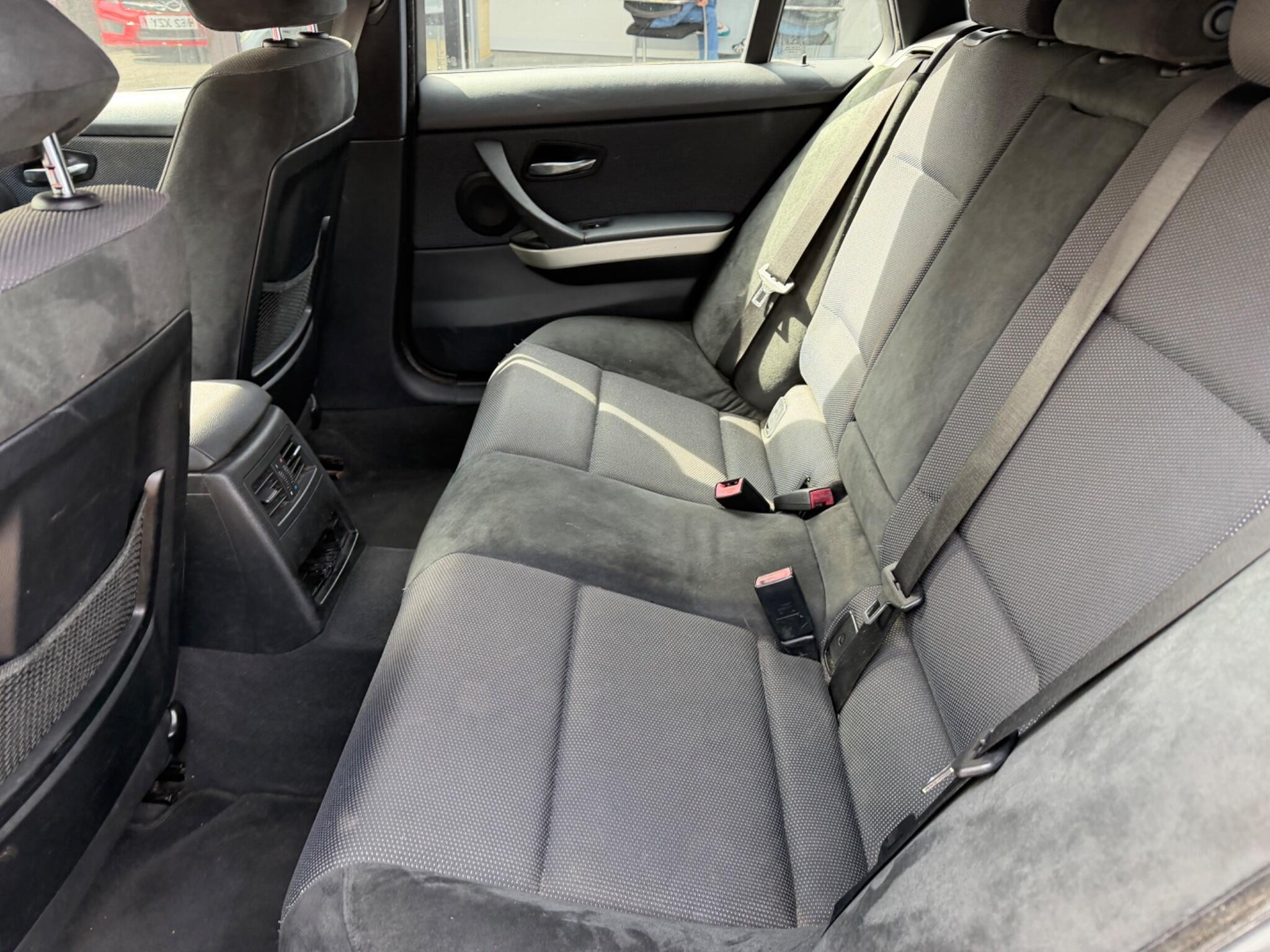 BMW 3 Series view 26