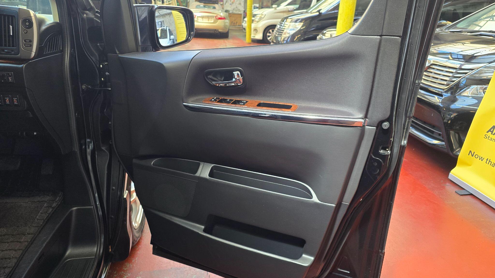 Nissan Elgrand view 21