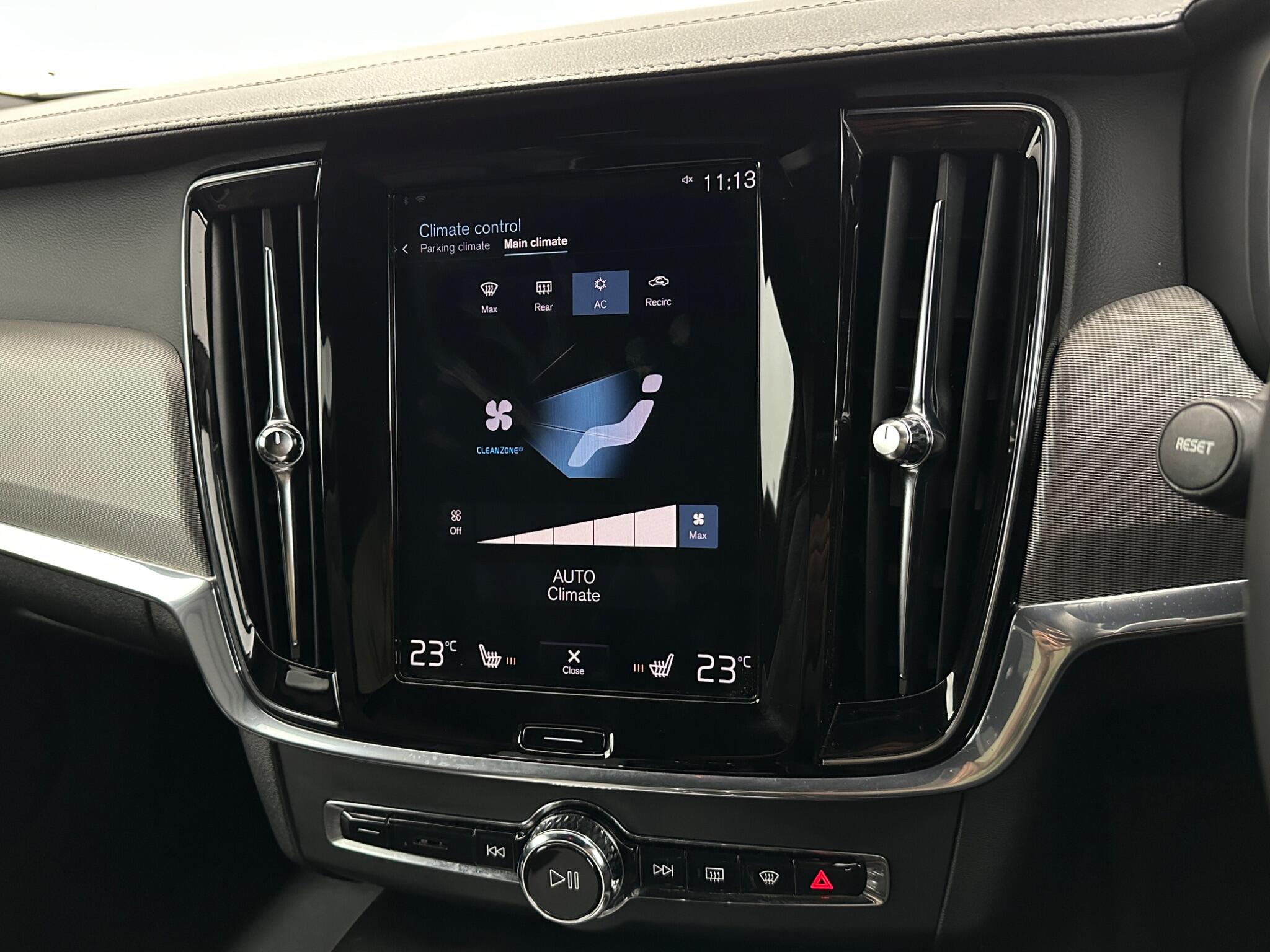 Volvo S90 view 26