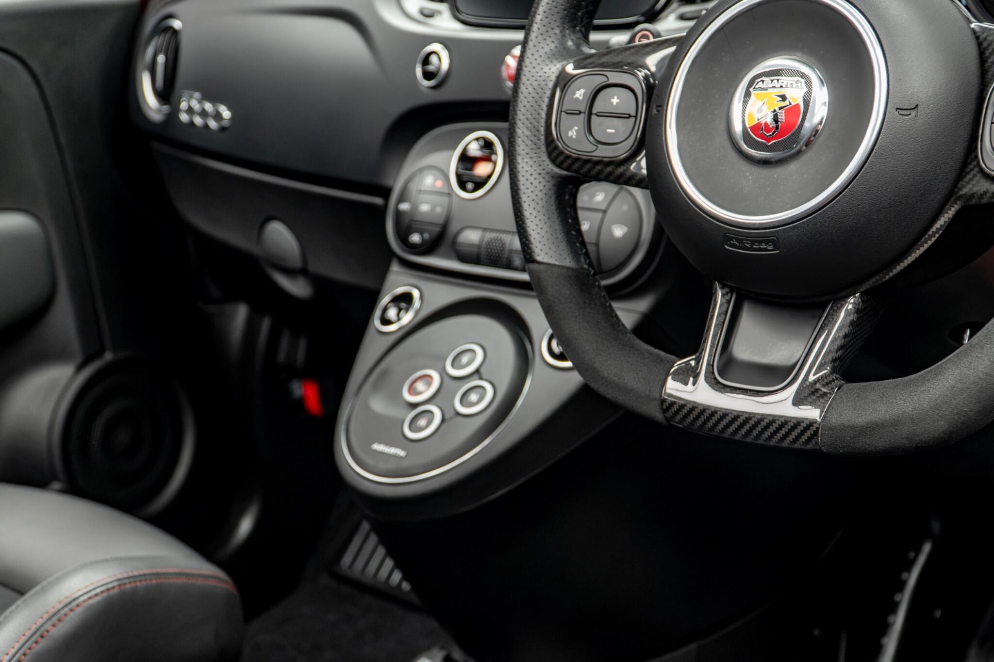Abarth 695C view 39