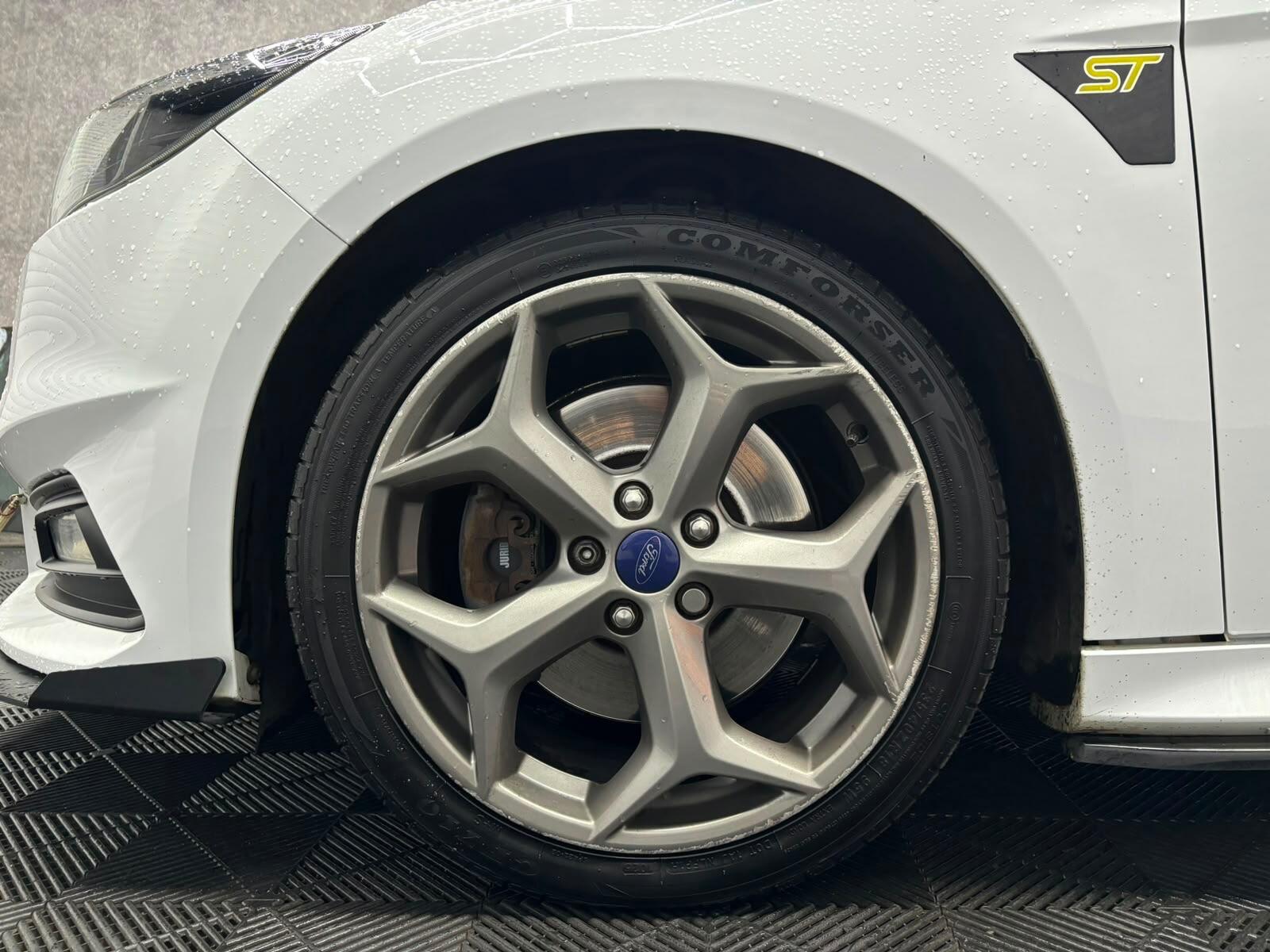Ford Focus view 34