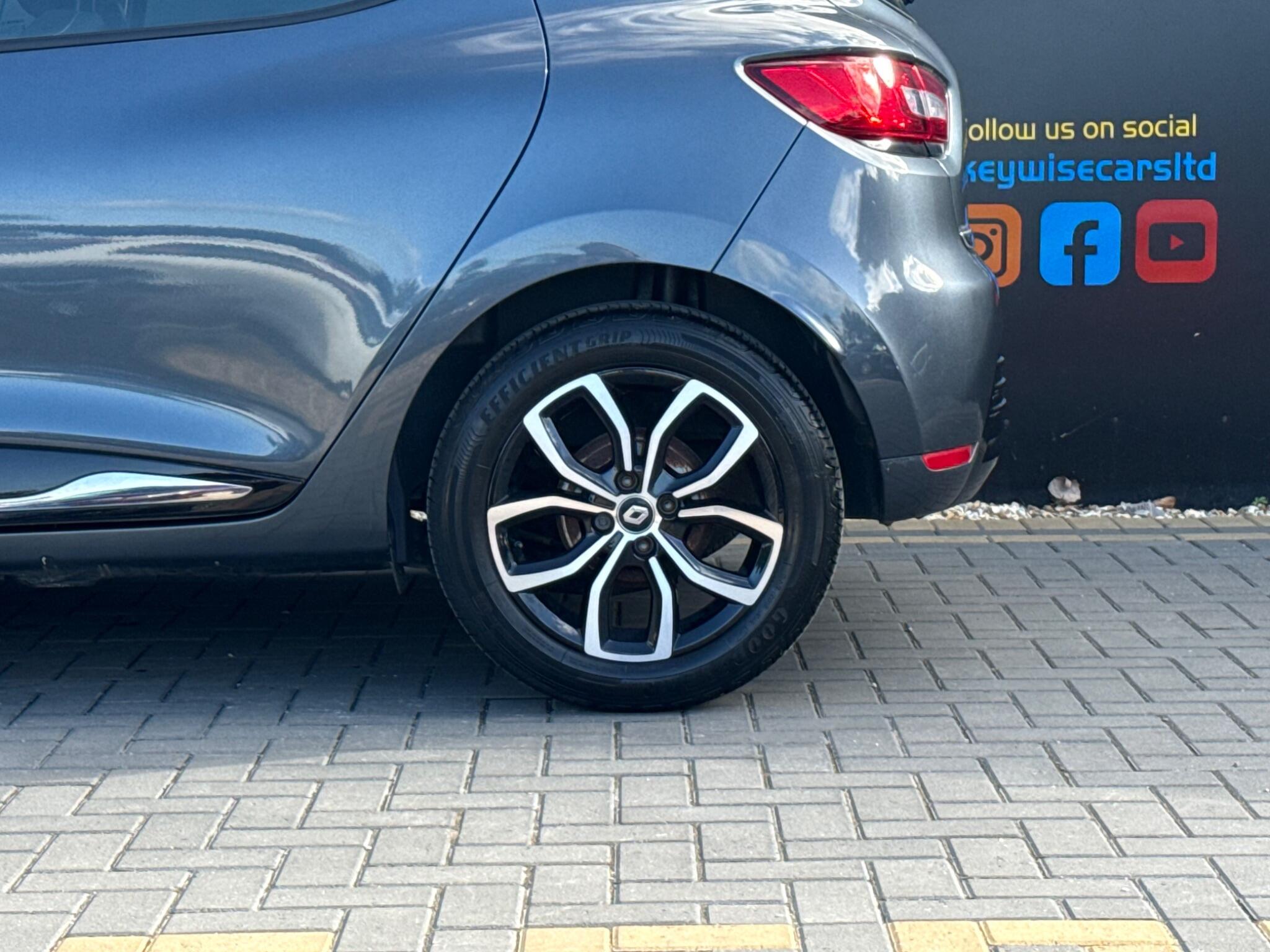 Renault Clio view 13