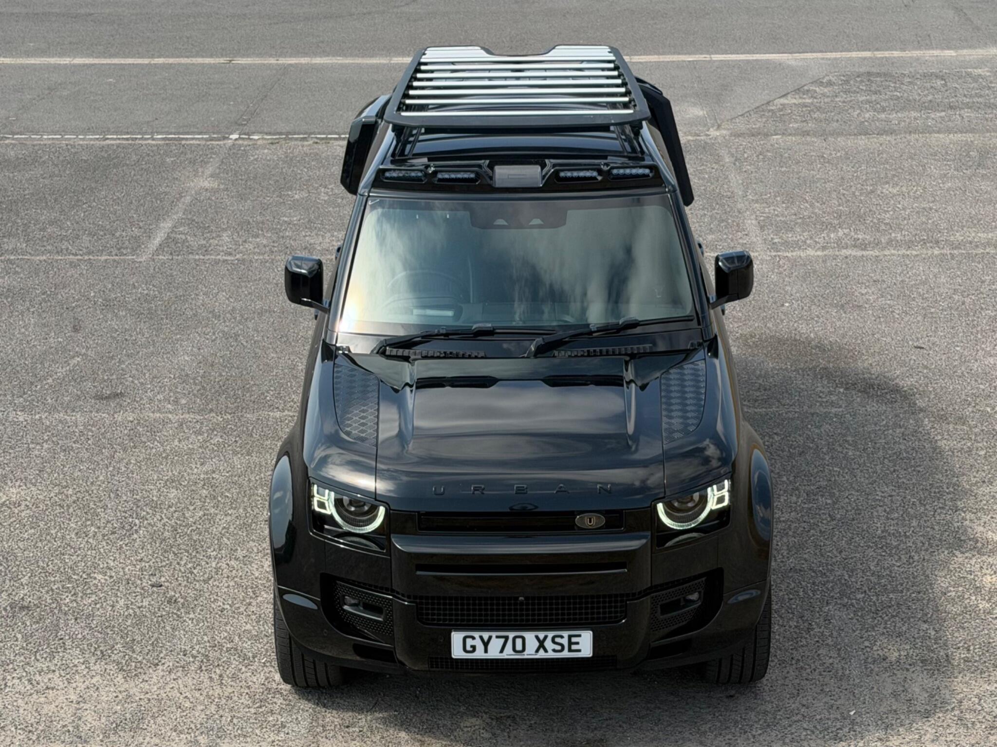Land Rover Defender 110 view 40