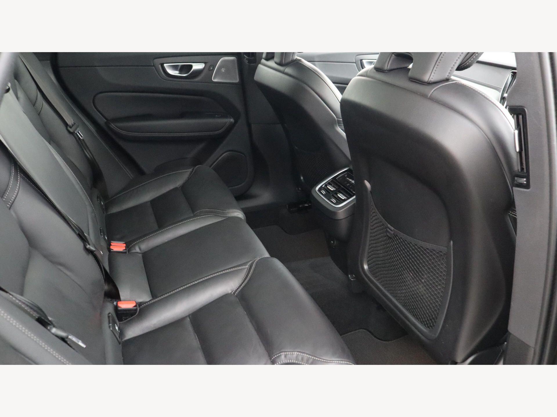 Volvo XC60 view 9