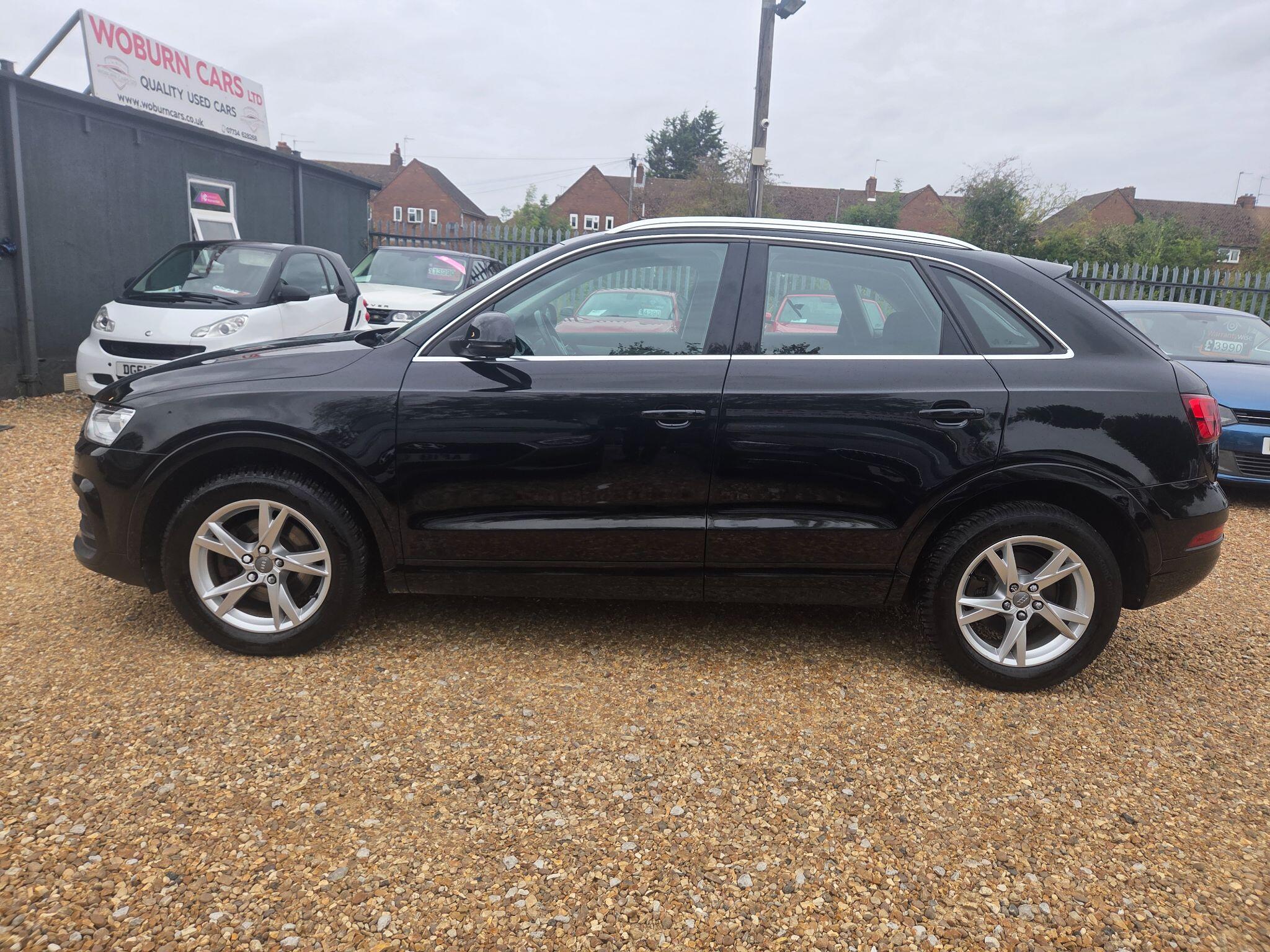 Audi Q3 view 18