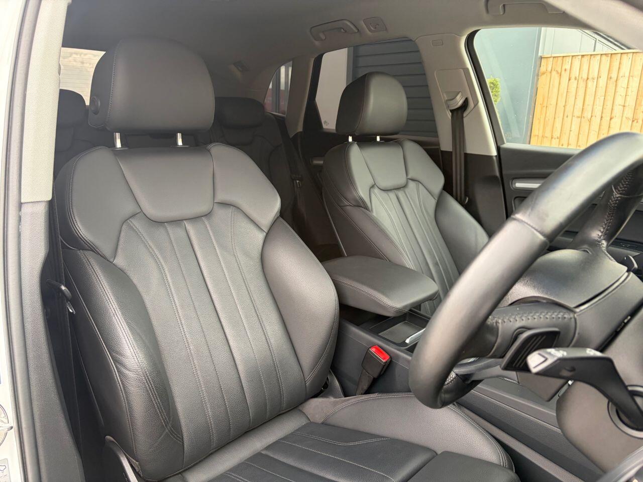 Audi Q5 view 18