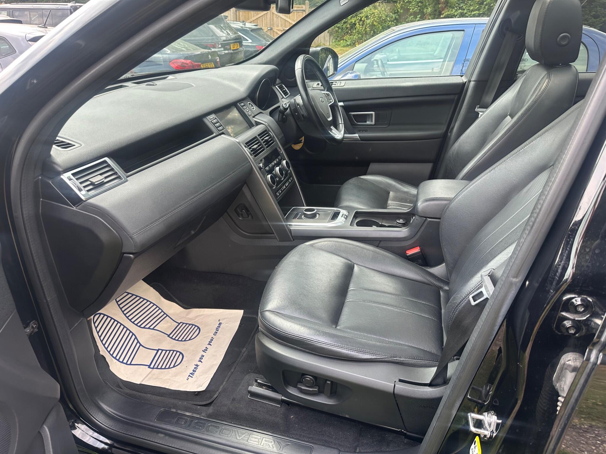 Land Rover Discovery Sport view 11