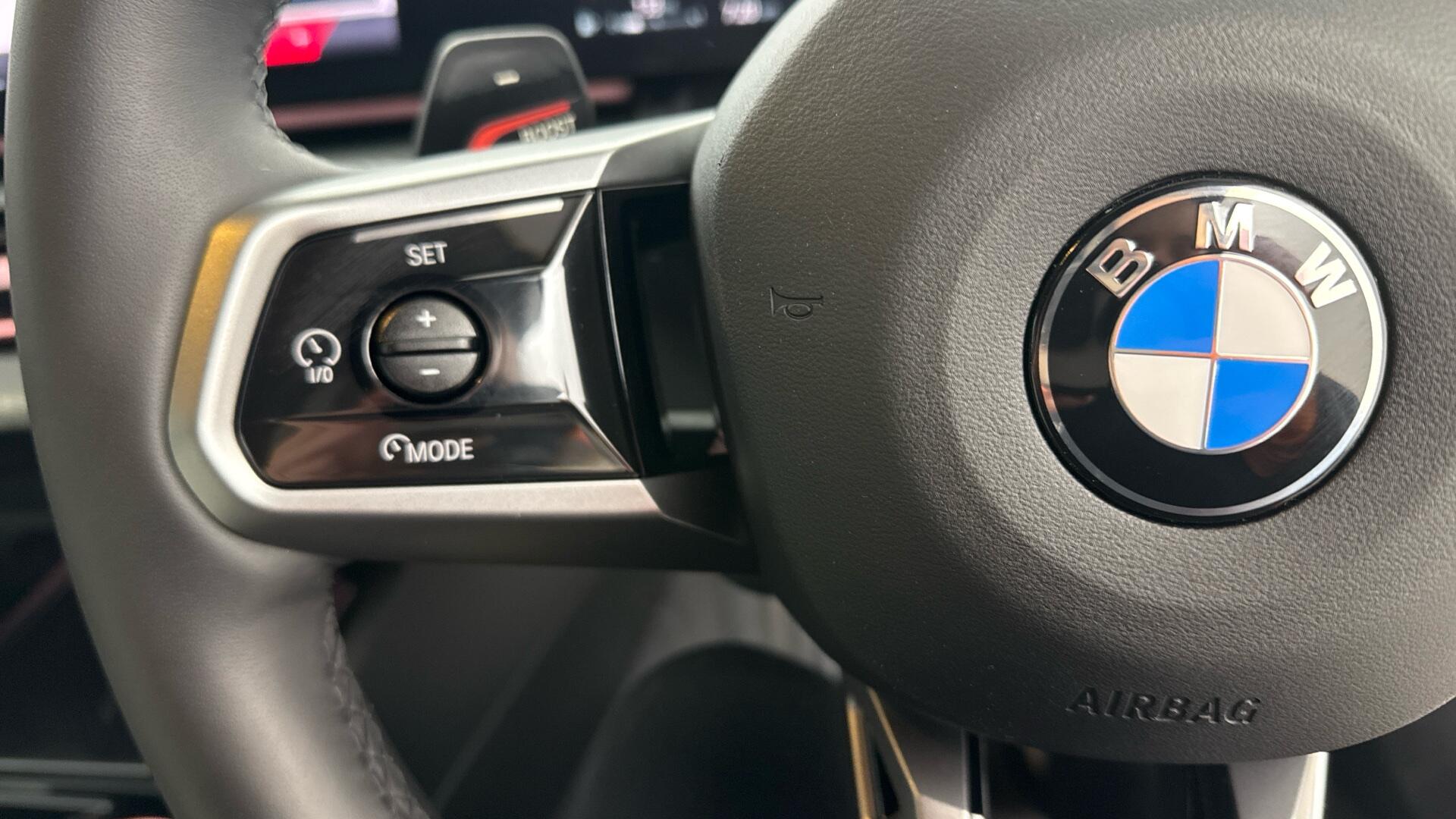 BMW 5 Series view 17