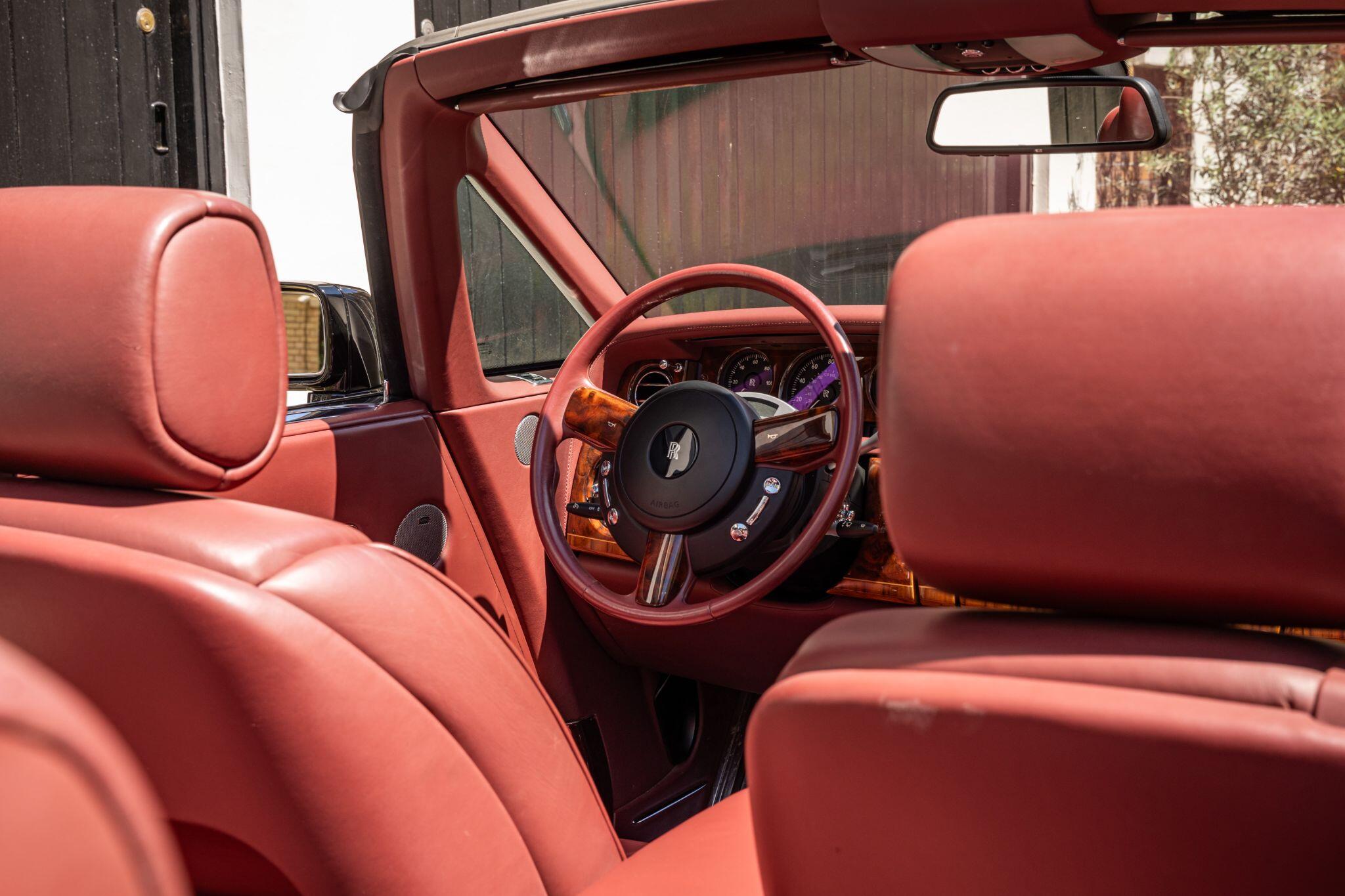 Rolls-Royce Phantom view 20