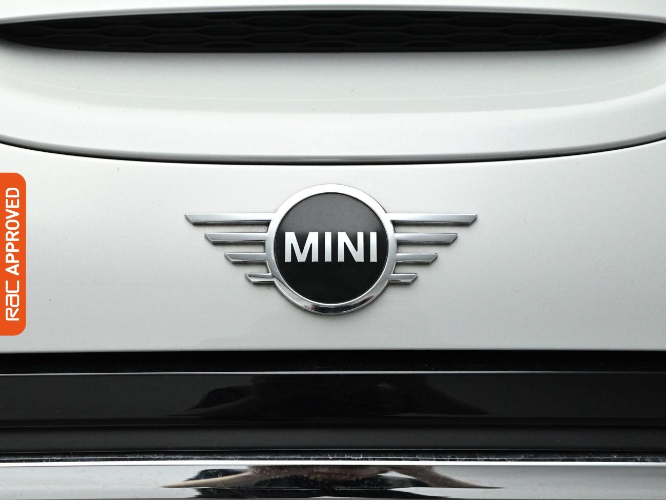 Mini Hatch view 25