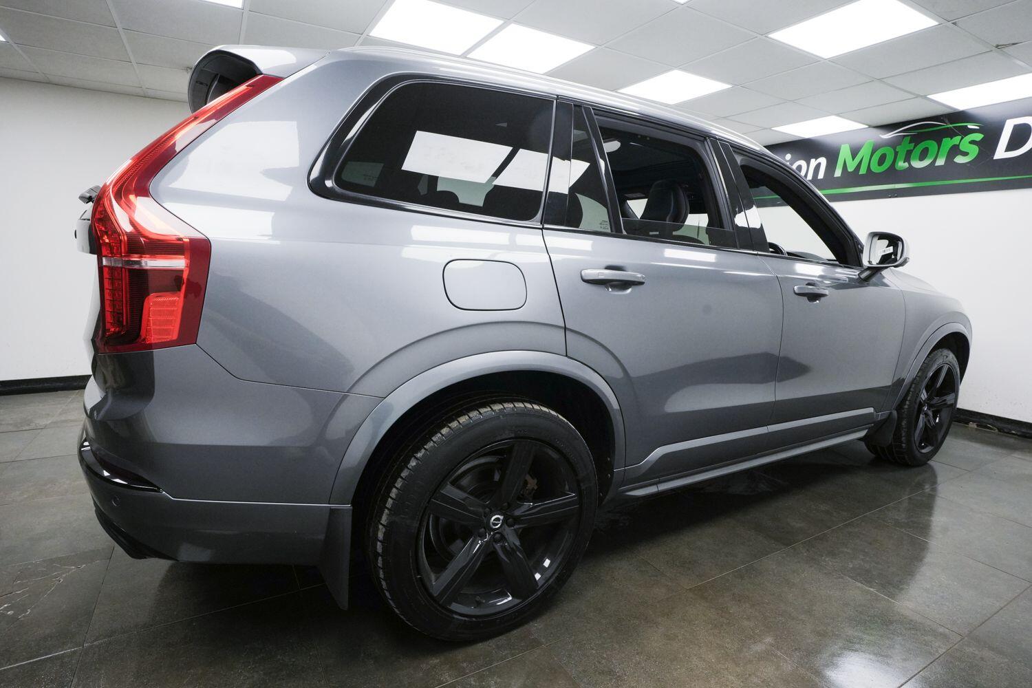Volvo XC90 view 3
