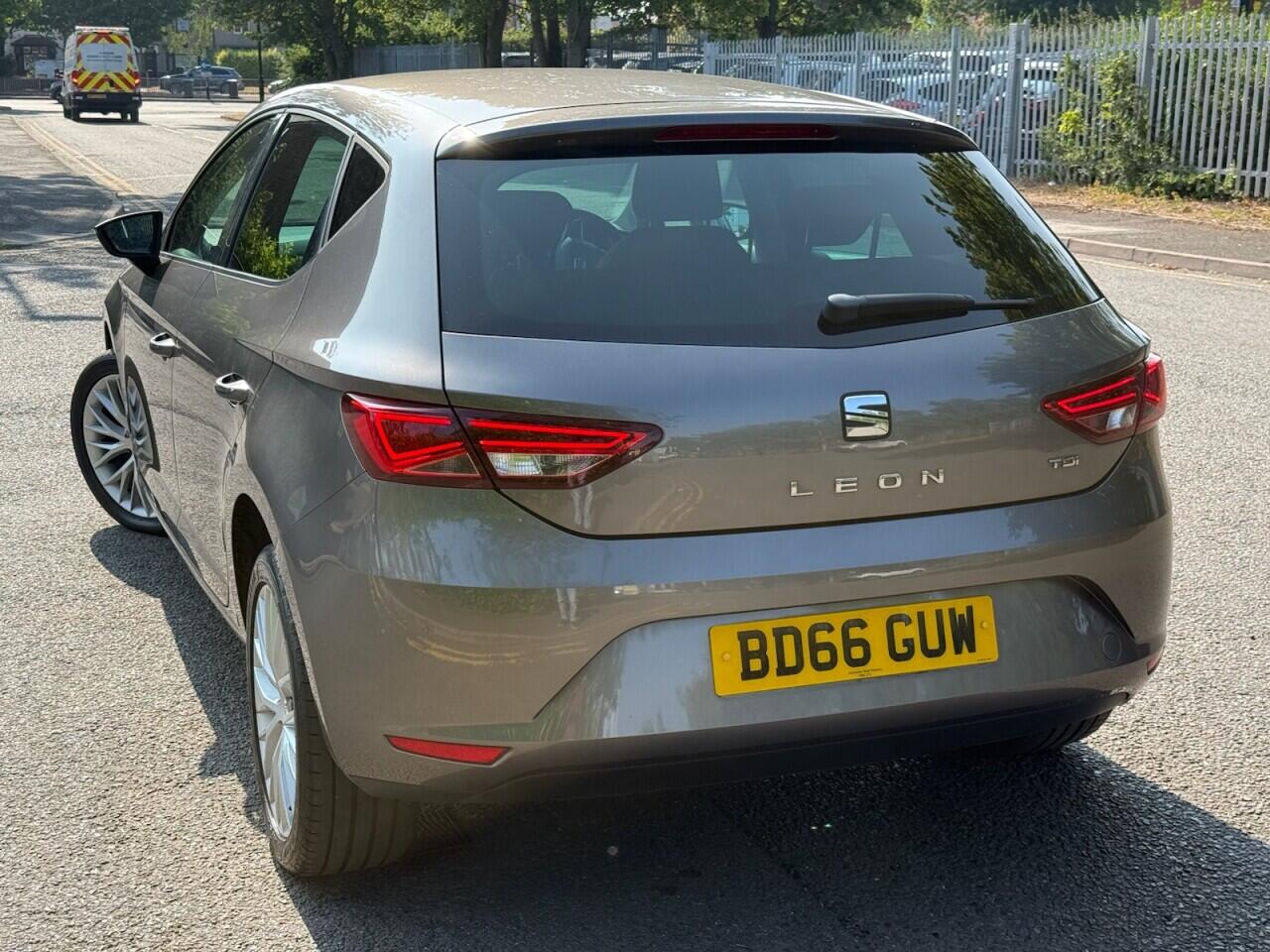 Seat Leon Leon view 4