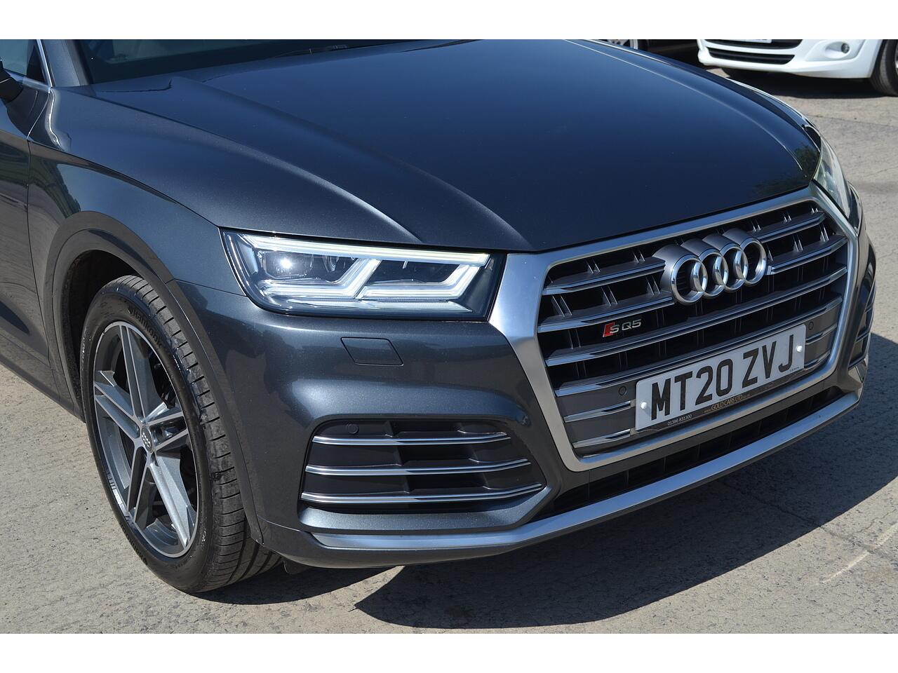 Audi SQ5 view 44