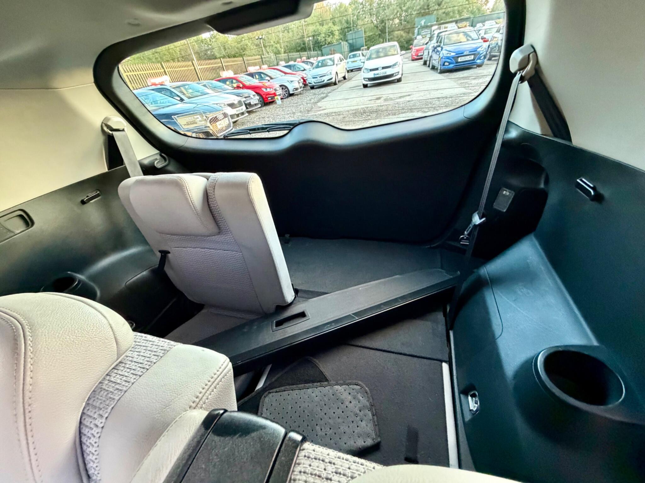 Toyota Verso view 55
