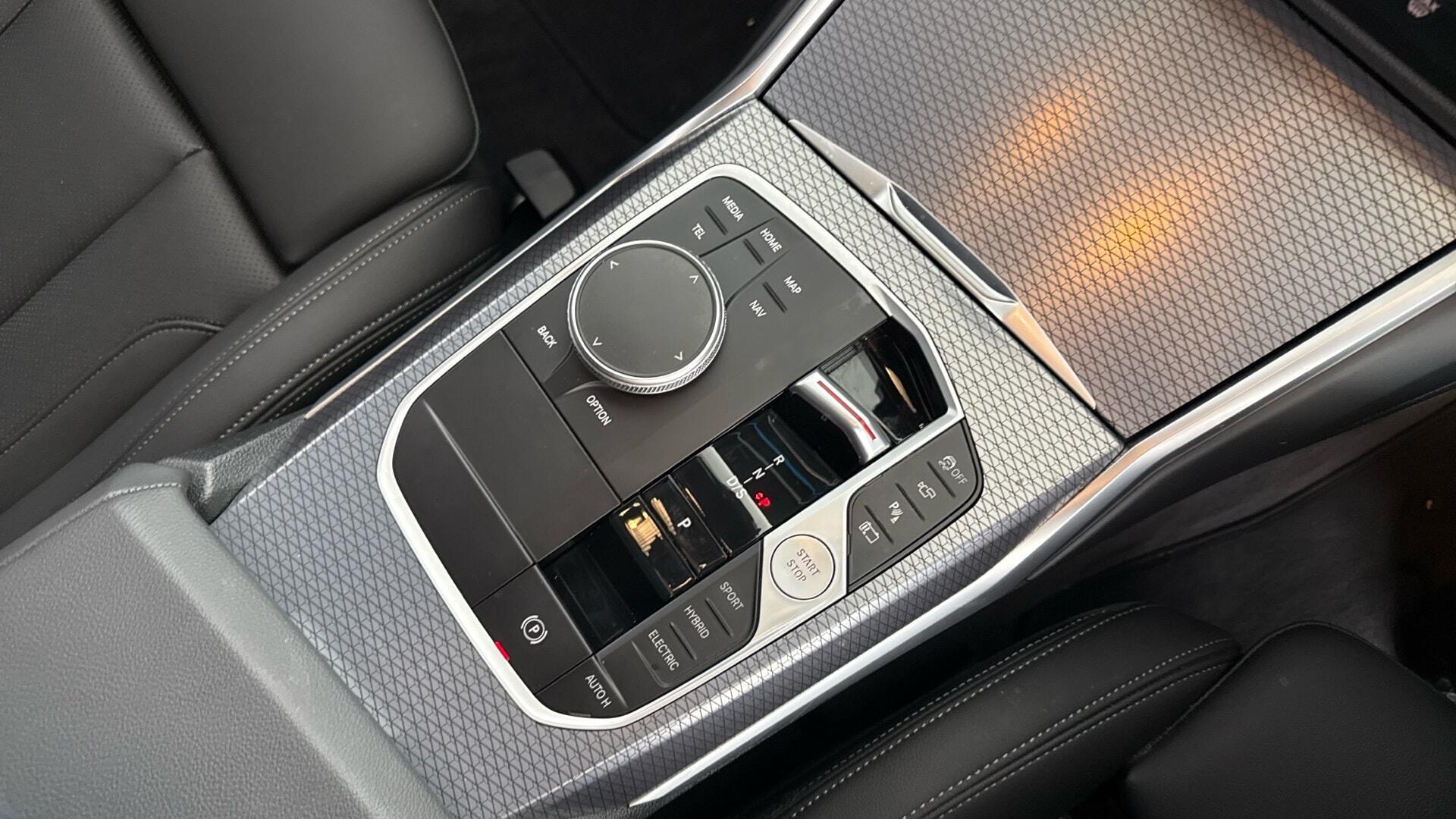 BMW 3 Series view 10
