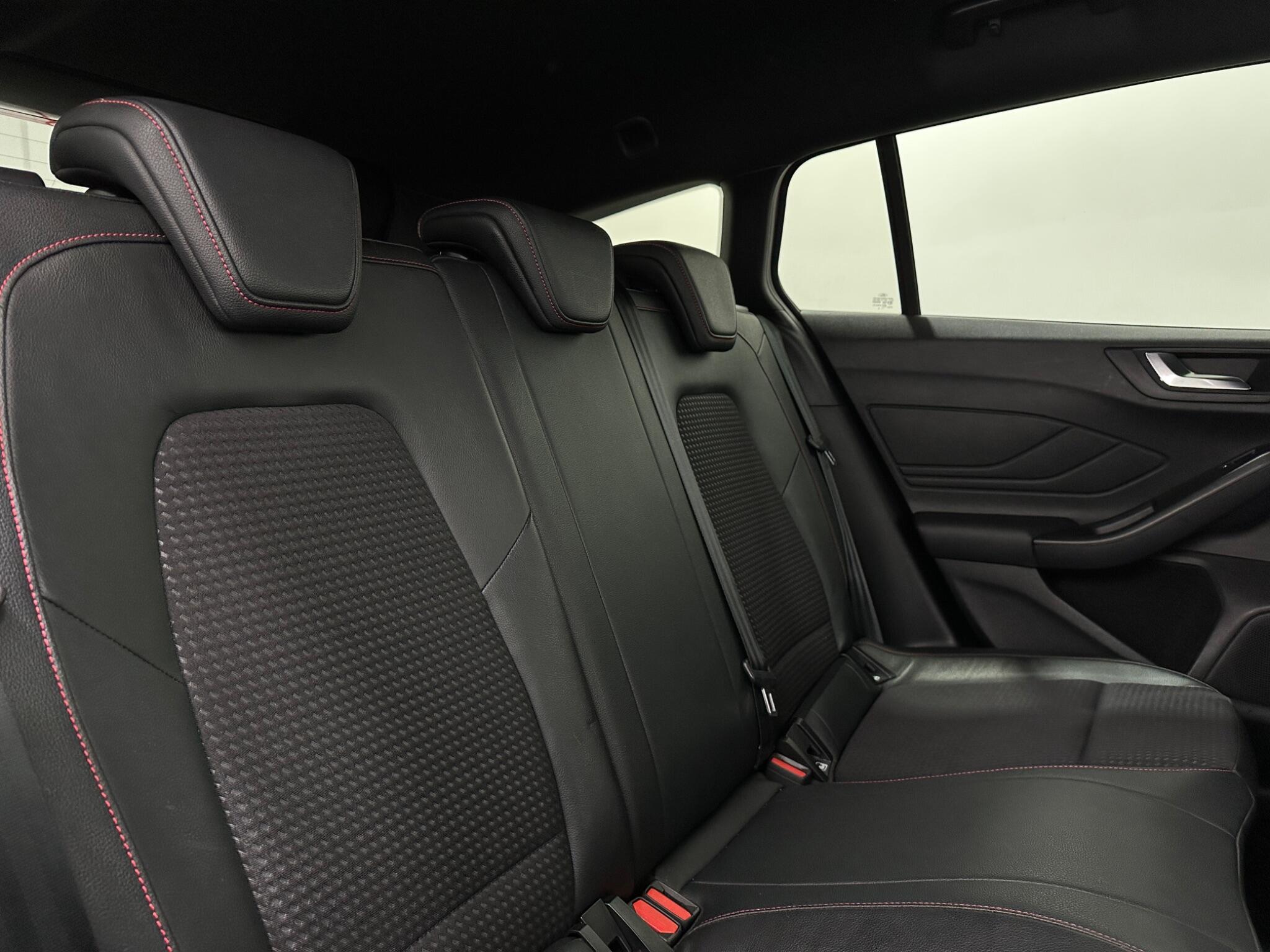 Ford Focus view 40