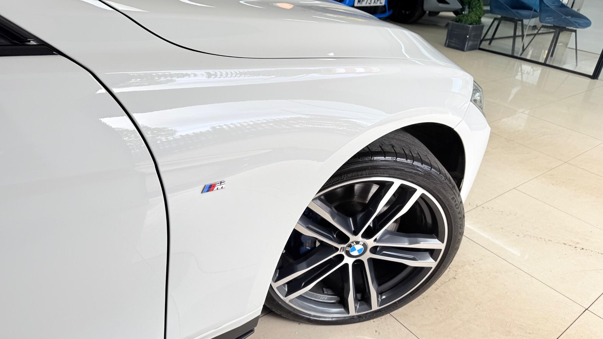BMW 3 Series view 25