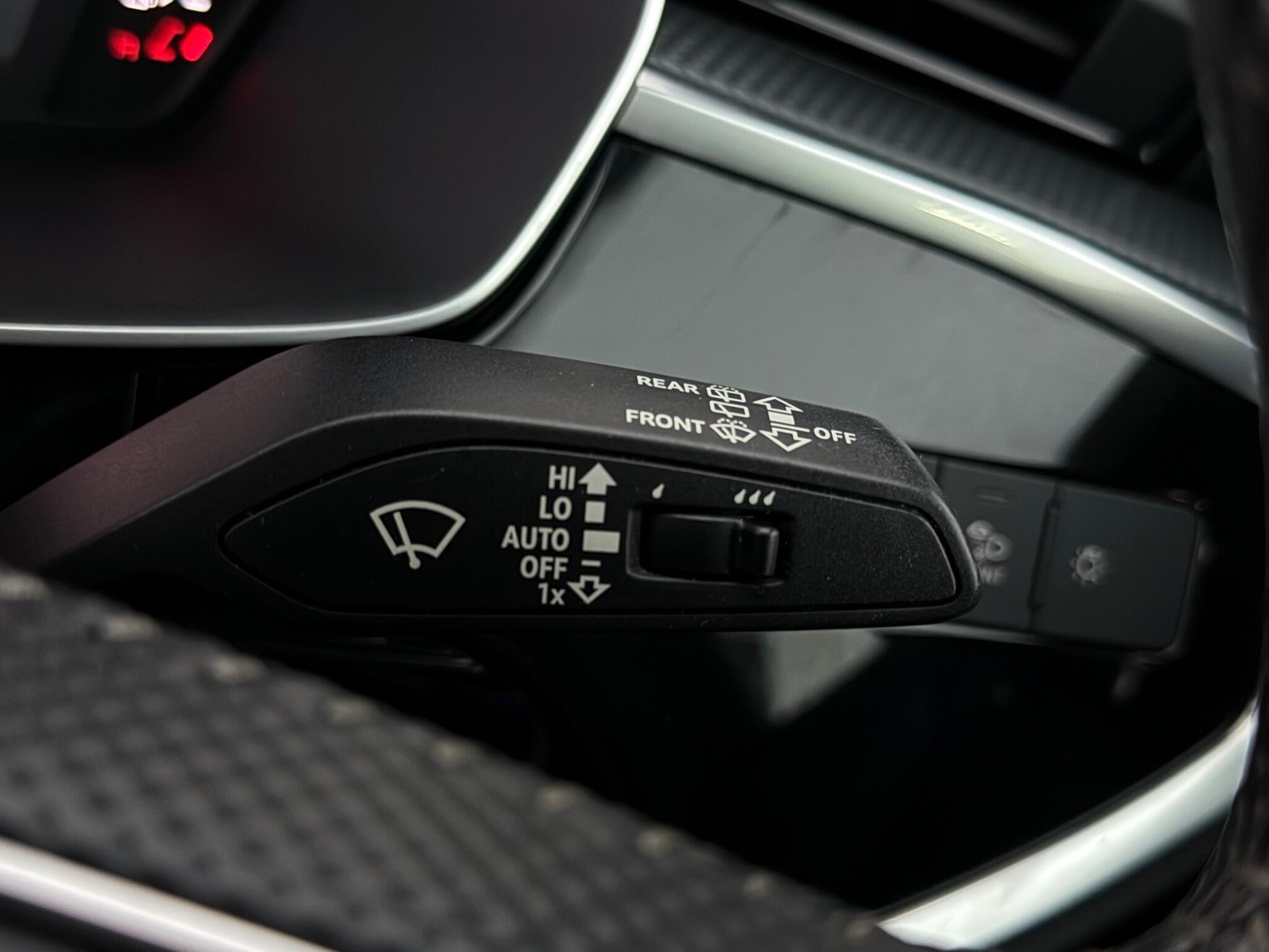 Audi Q3 view 18