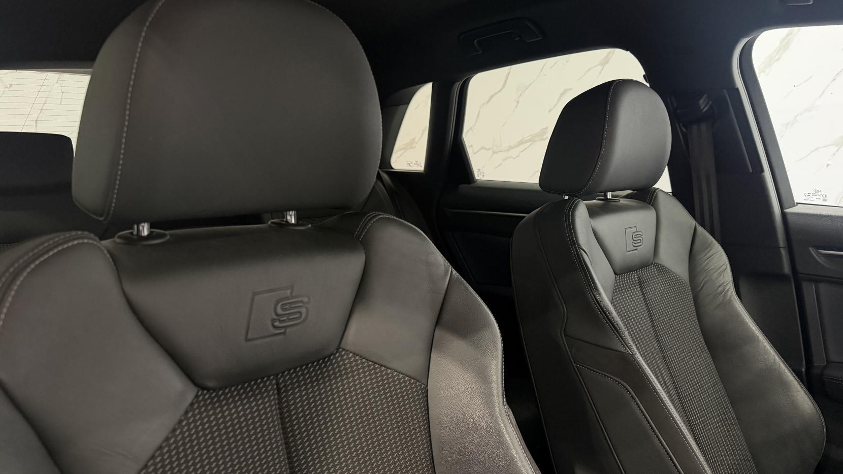 Audi Q3 view 35