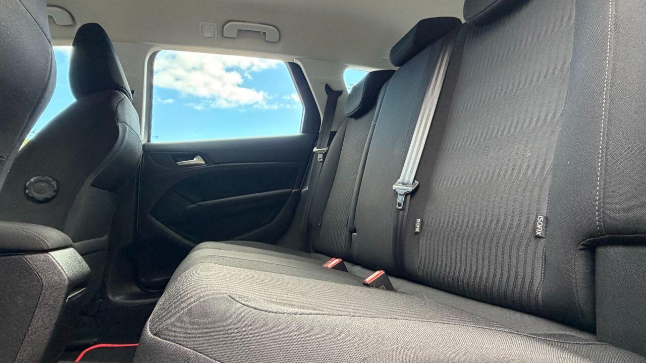 Peugeot 308 view 13