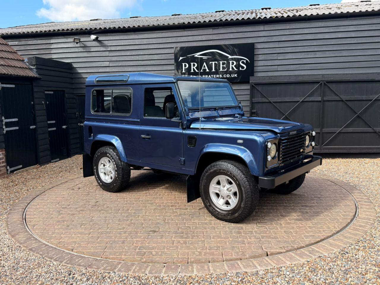 Land Rover Defender view 15