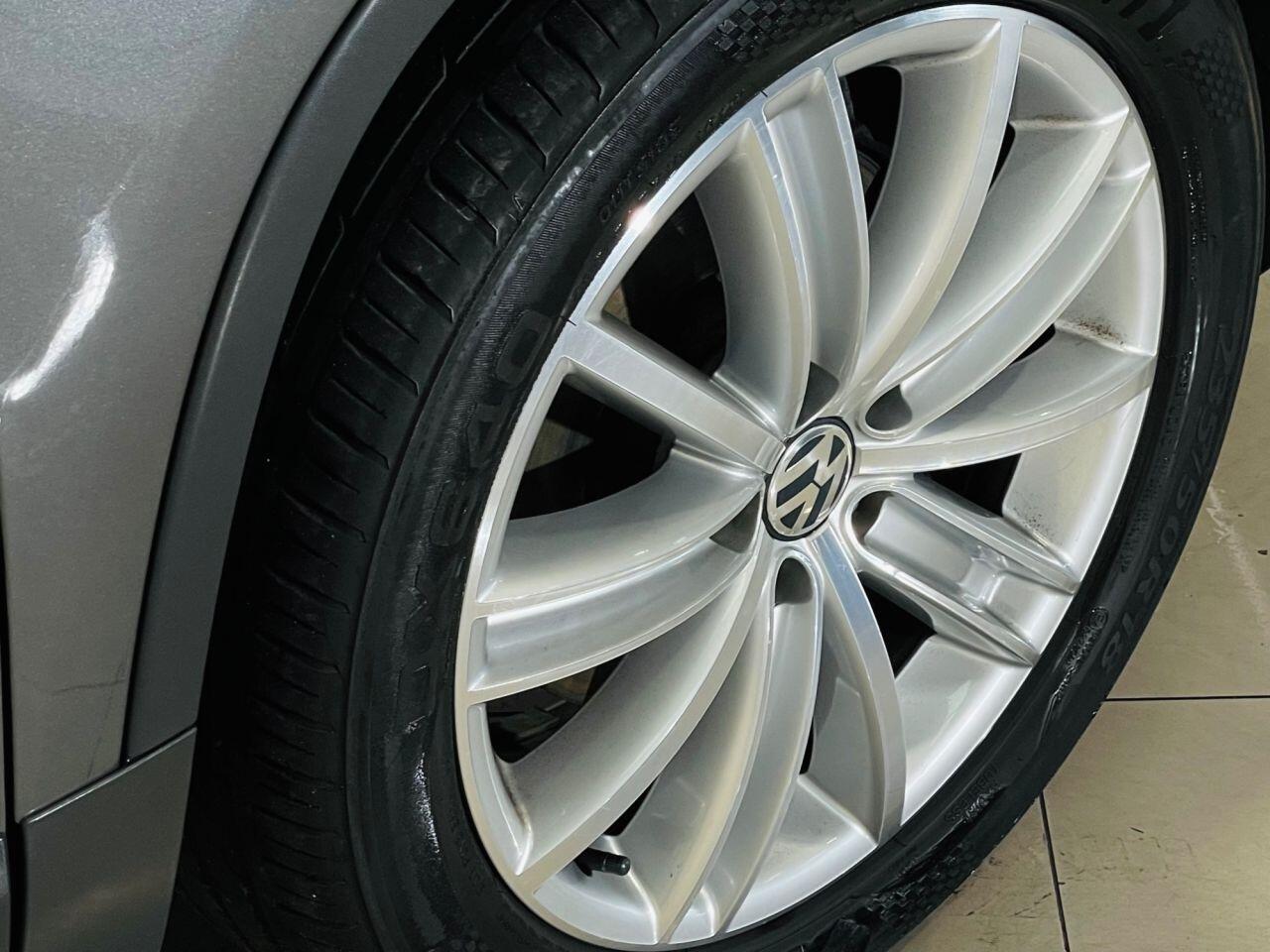 Volkswagen Tiguan view 6