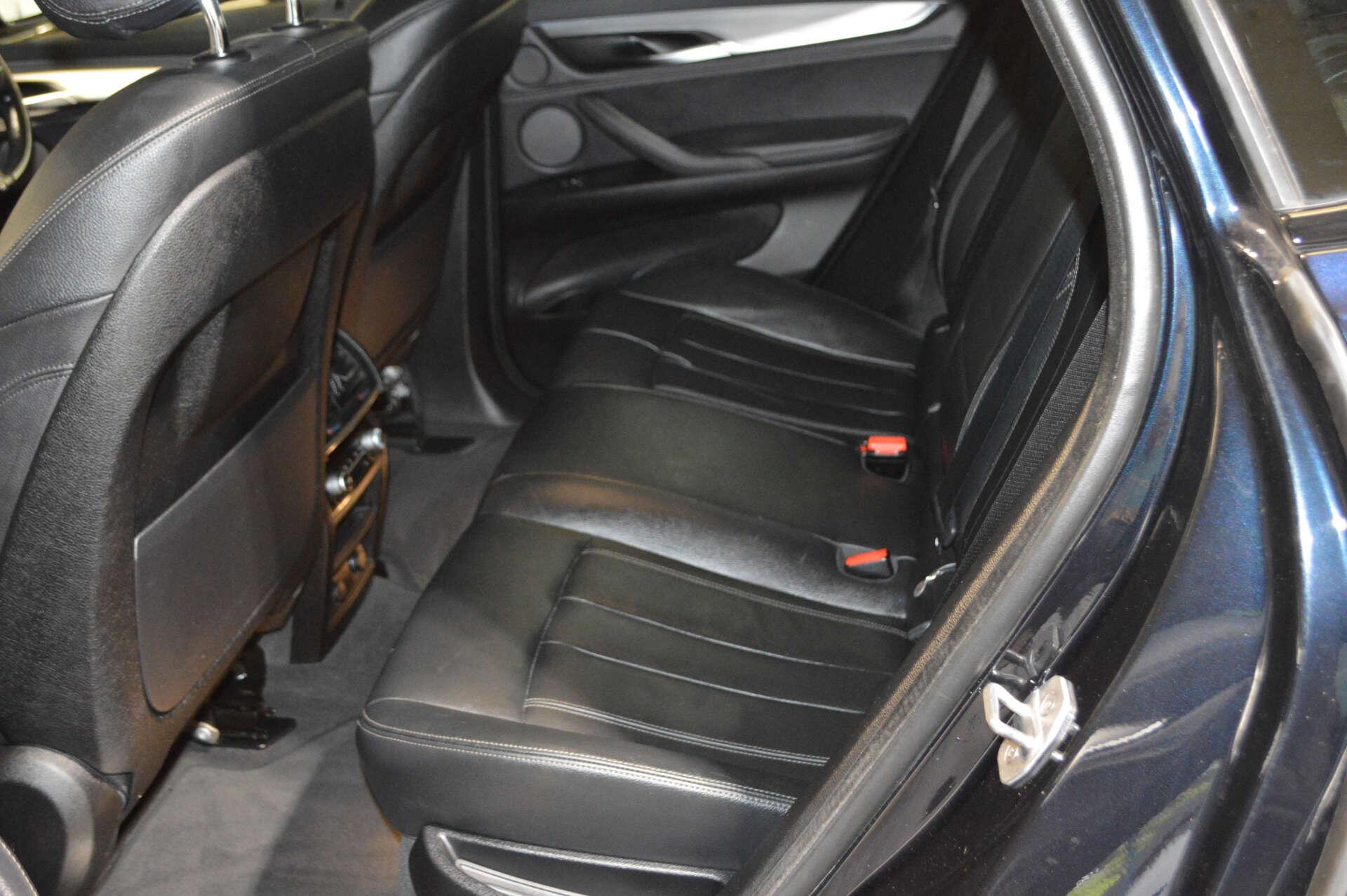 BMW X6 view 24