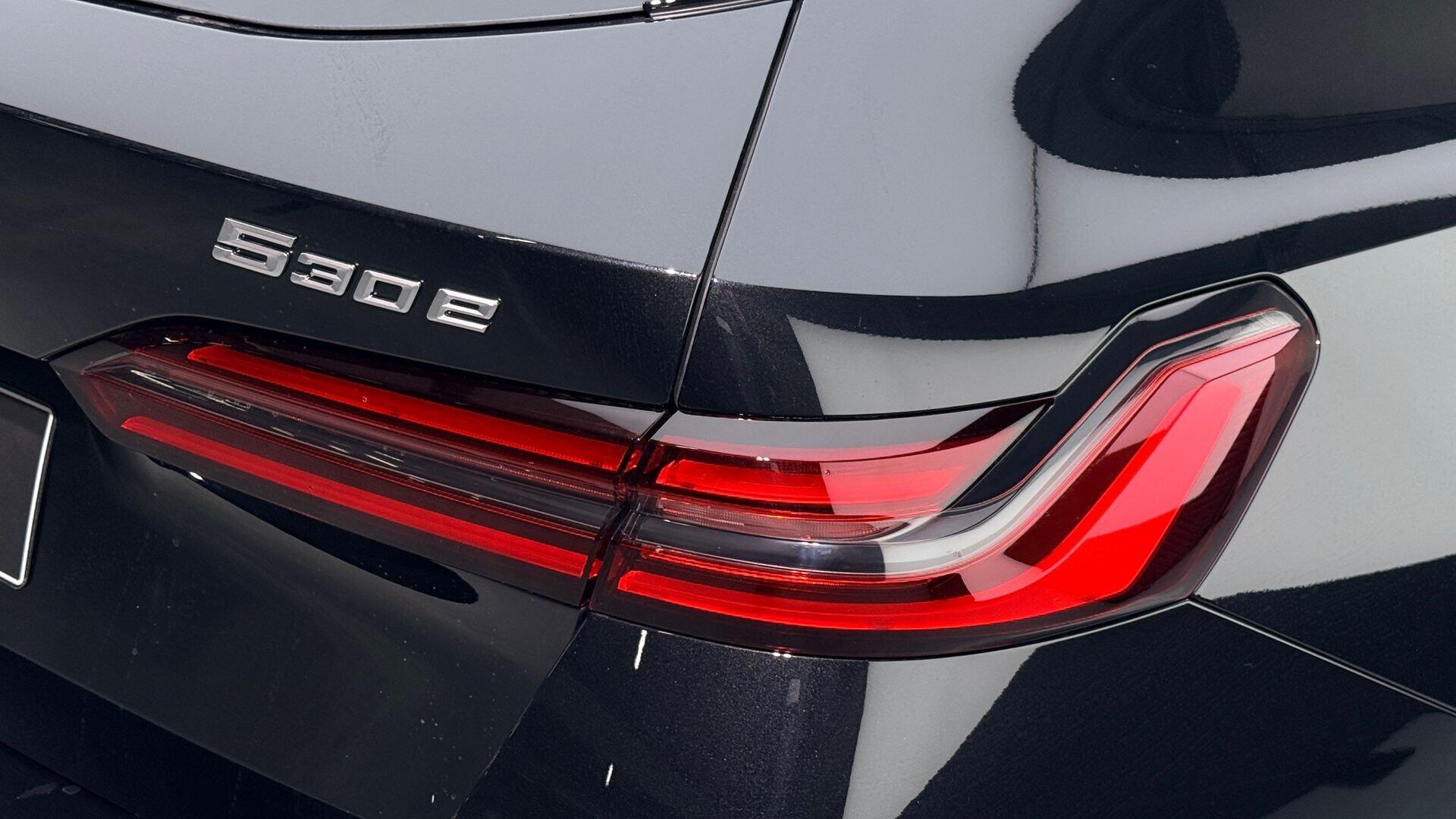 BMW 5 Series view 22