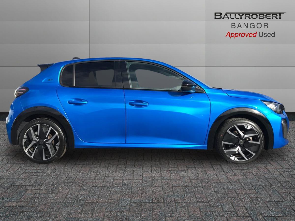 Peugeot 208 view 9