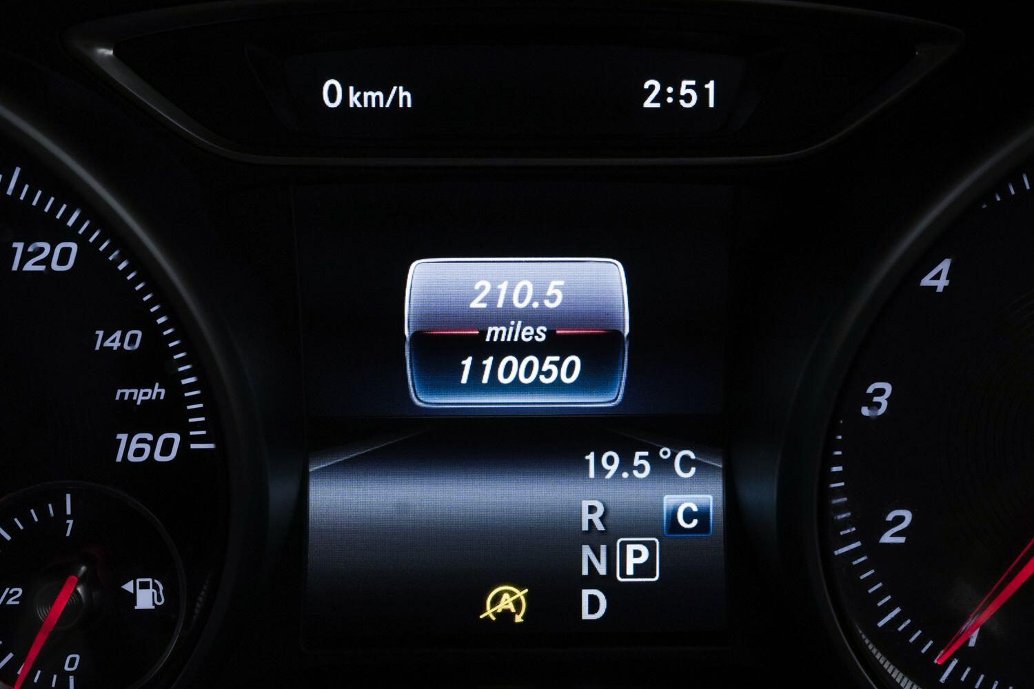 Mercedes-Benz Gla view 23
