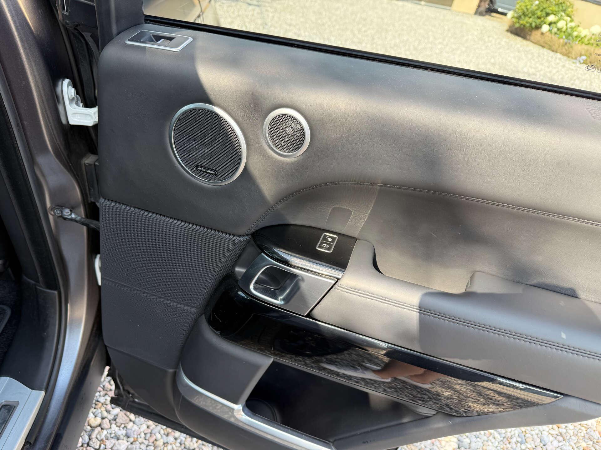 Land Rover Range Rover view 17