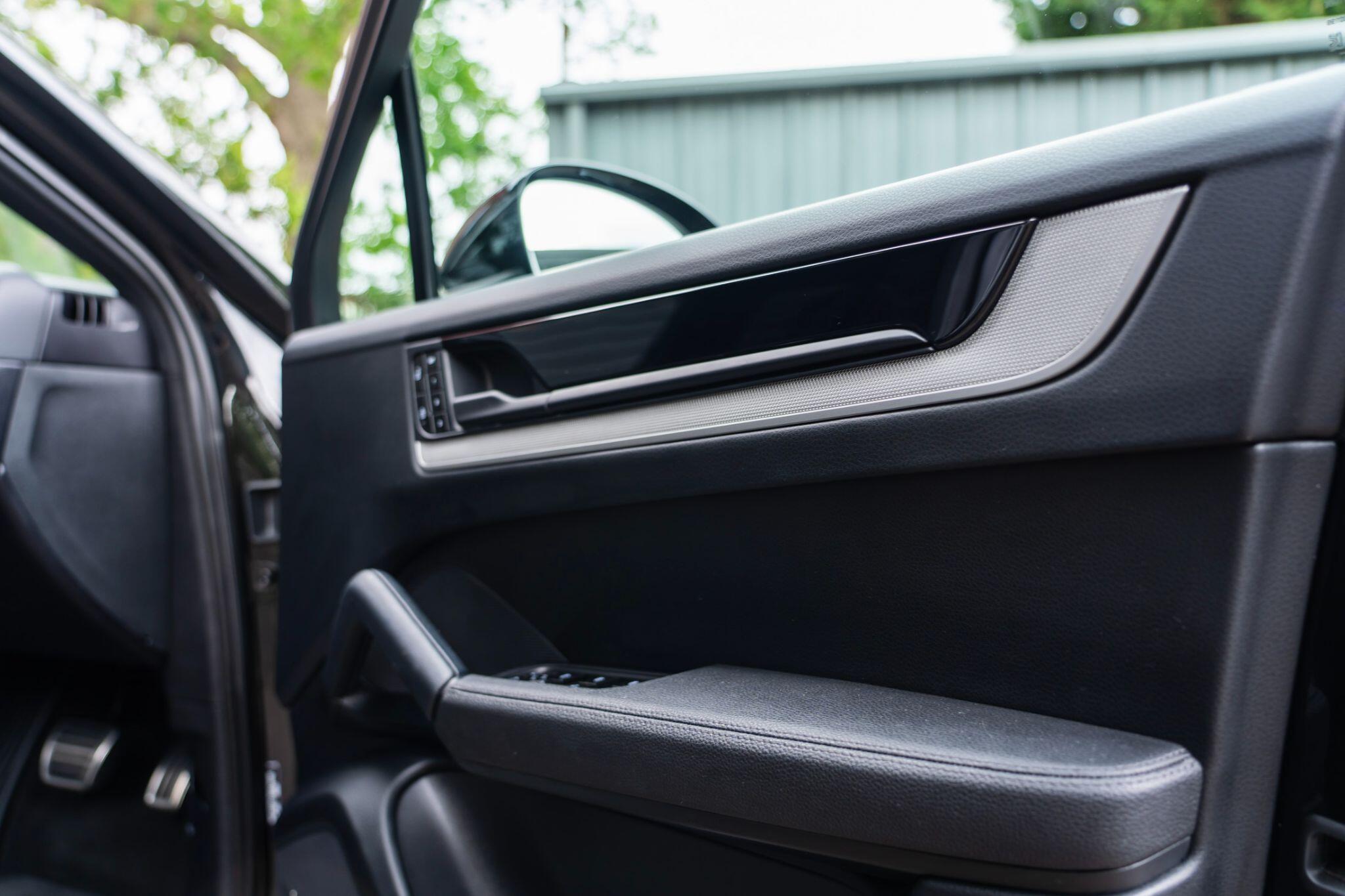 Porsche Cayenne view 33