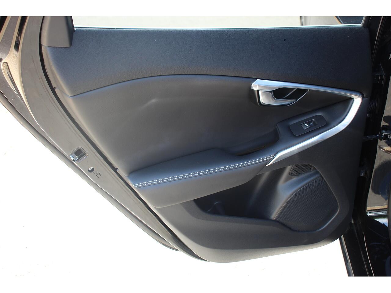 Volvo V40 view 33