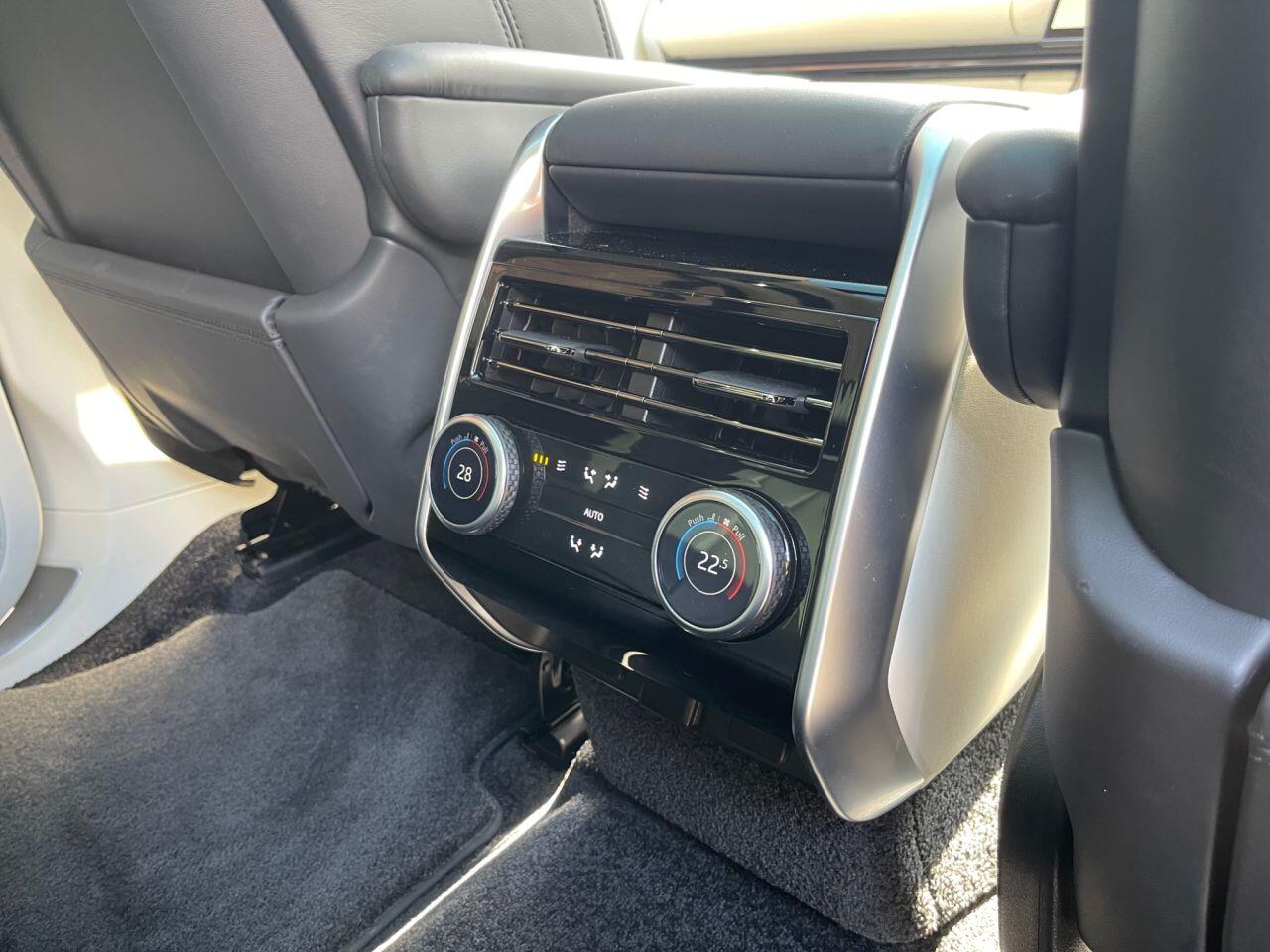 Land Rover Range Rover view 35
