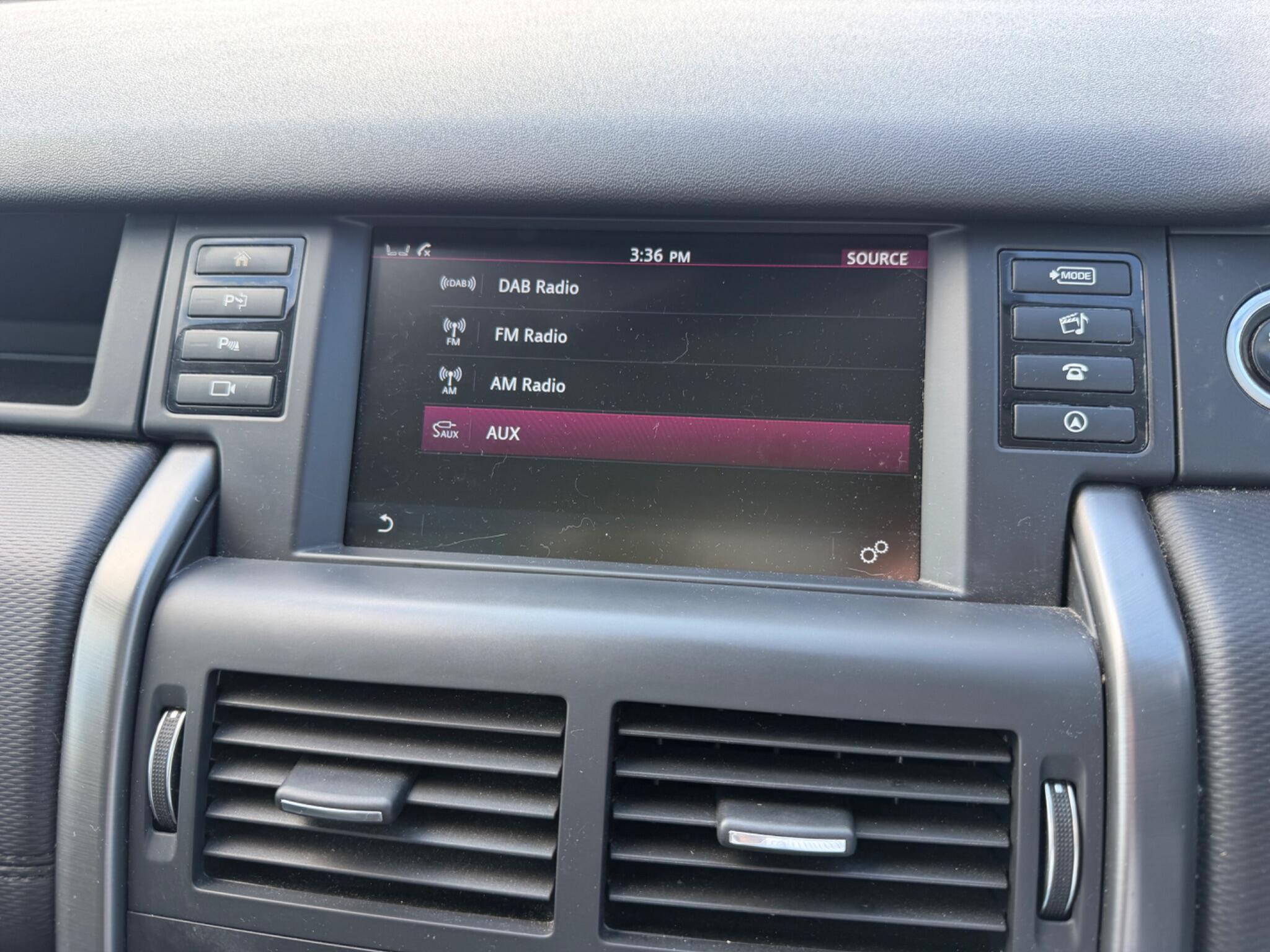 Land Rover Discovery Sport view 34