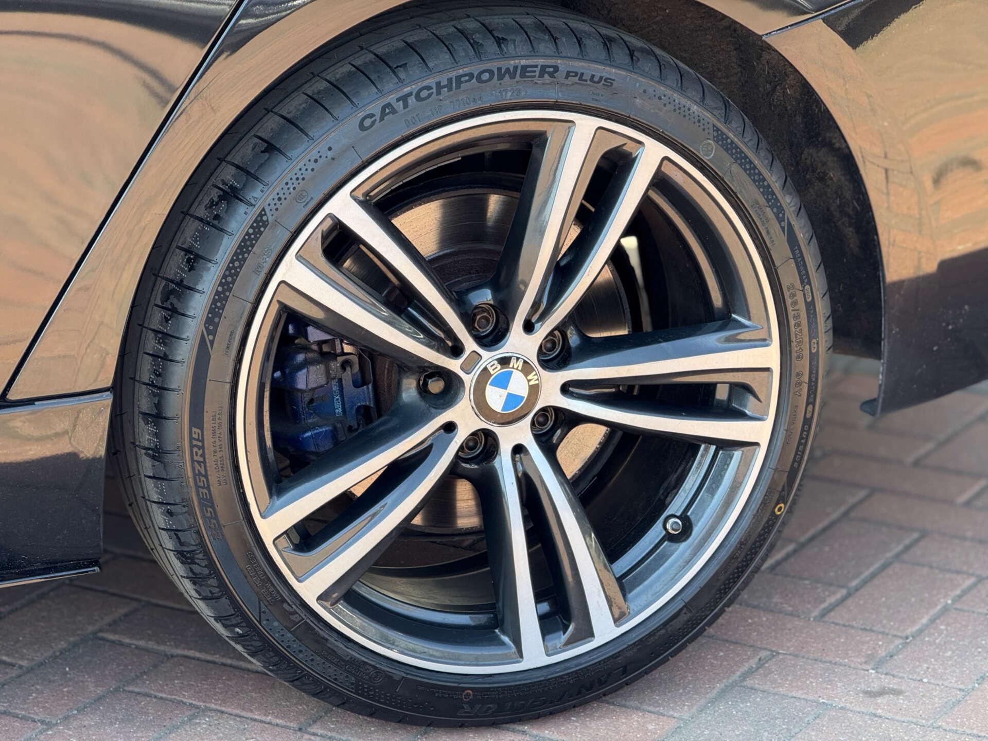 BMW 3 Series view 9