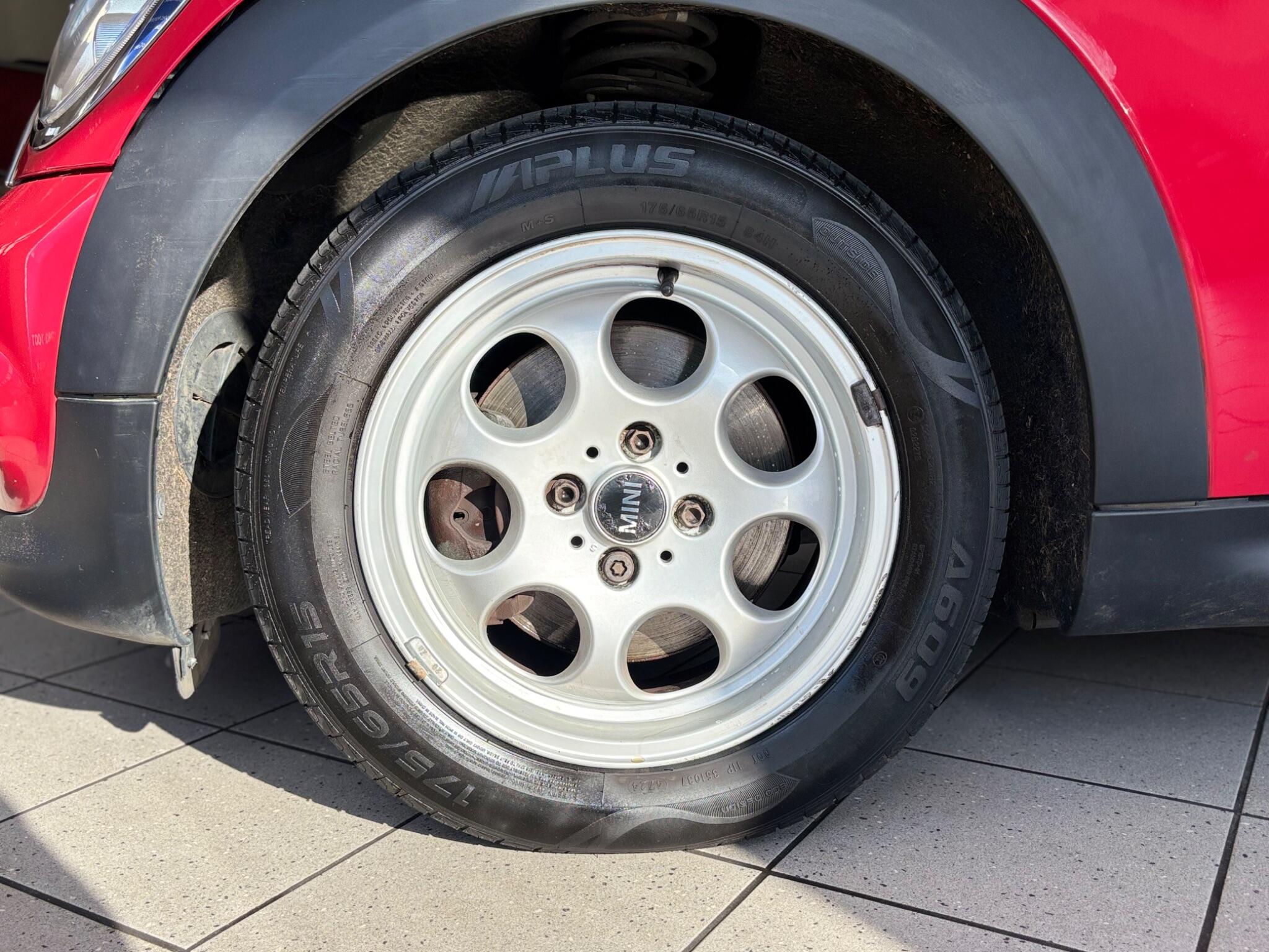 Mini Hatch view 13