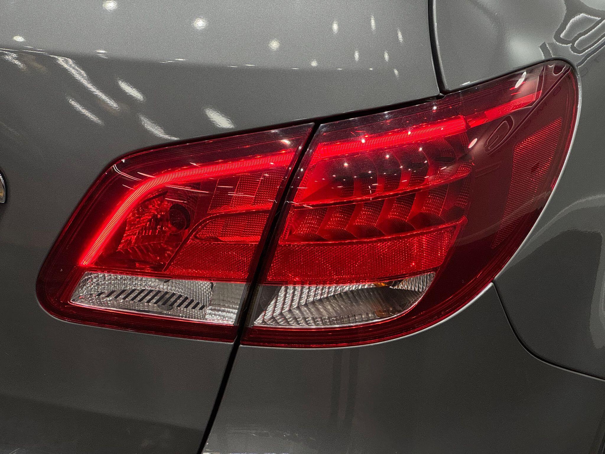 Mercedes-Benz B-Class view 23