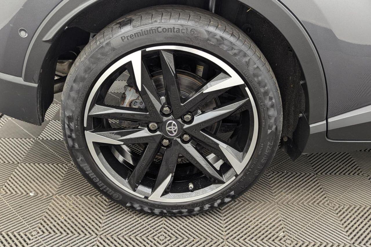 Toyota C-HR view 50