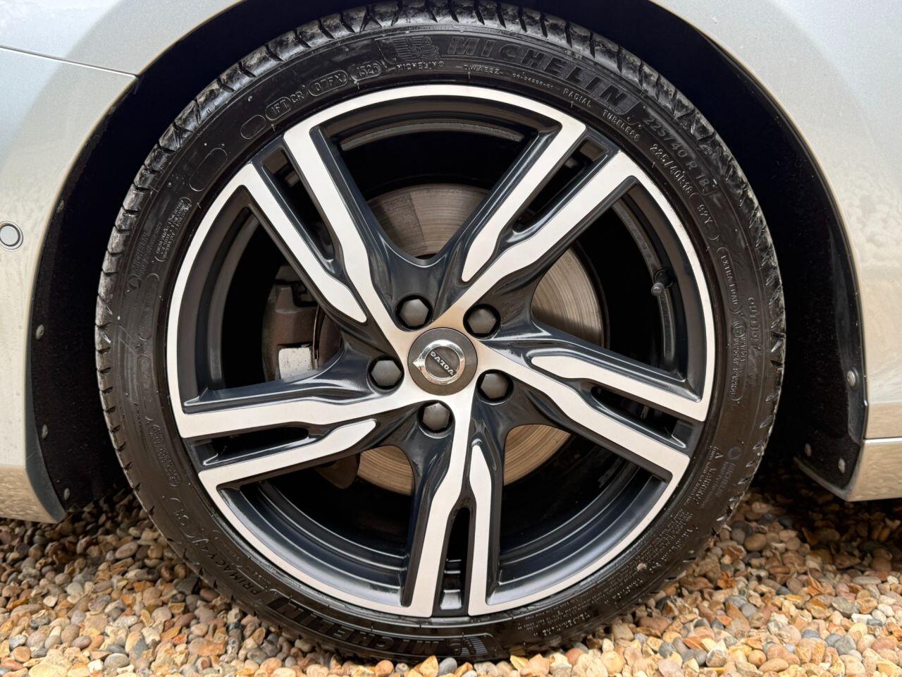 Volvo V40 view 22