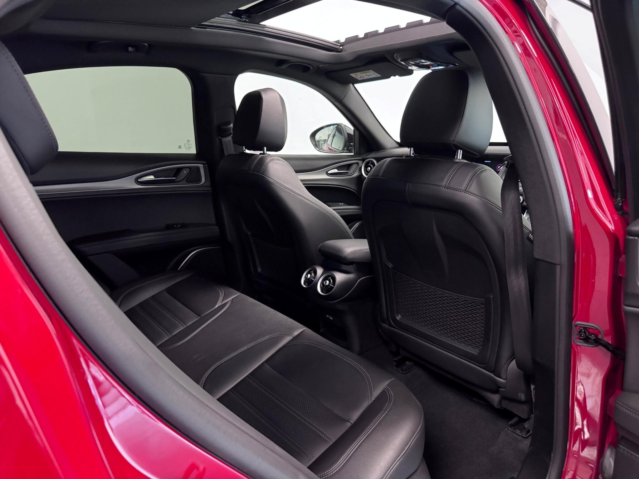 Alfa Romeo Stelvio view 26
