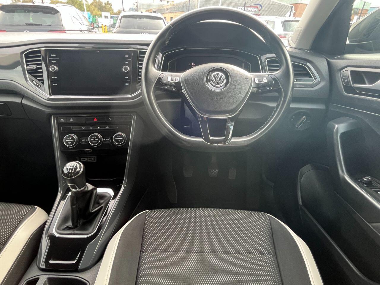 Volkswagen T-Roc view 16
