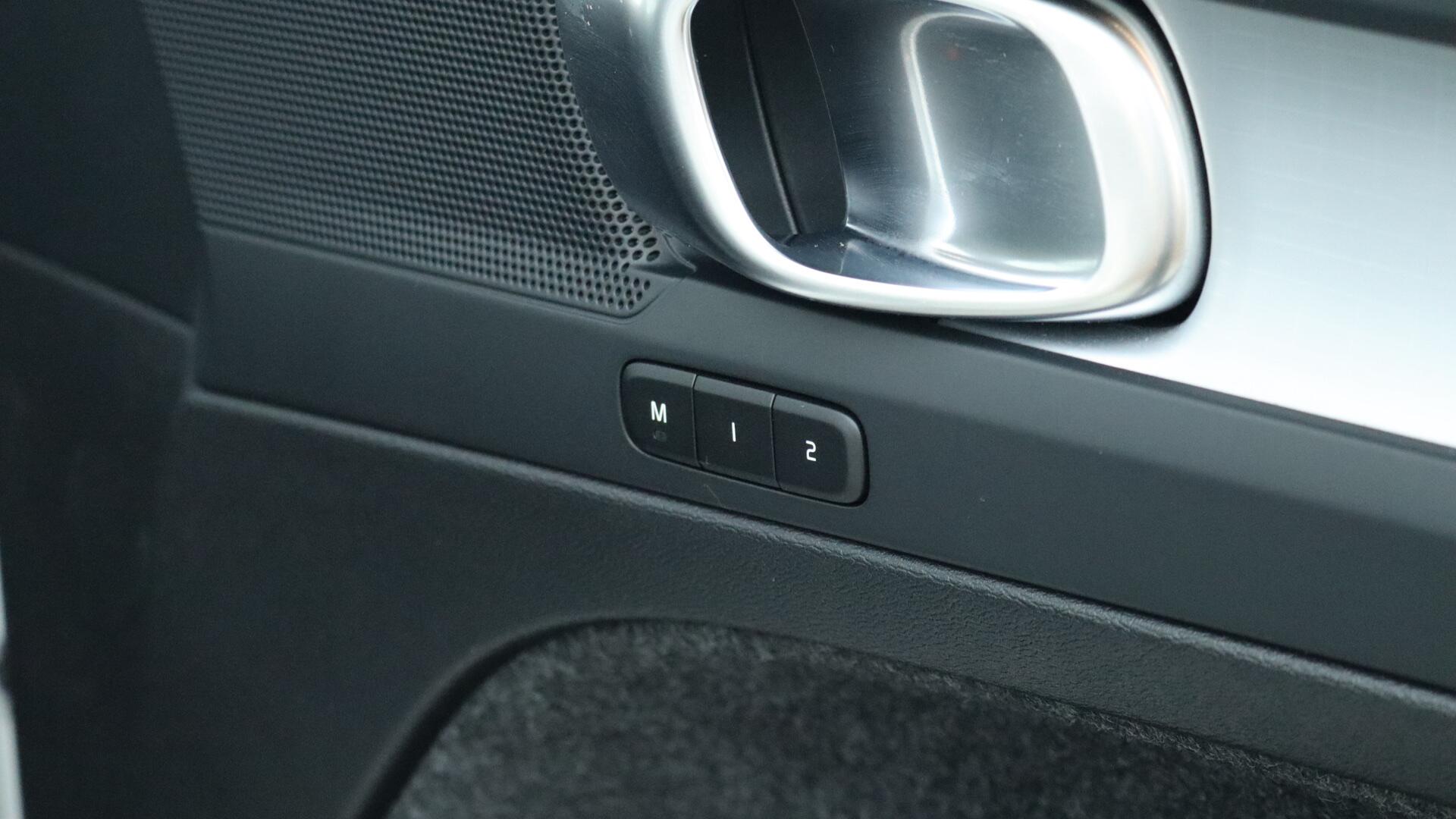 Volvo XC40 view 34