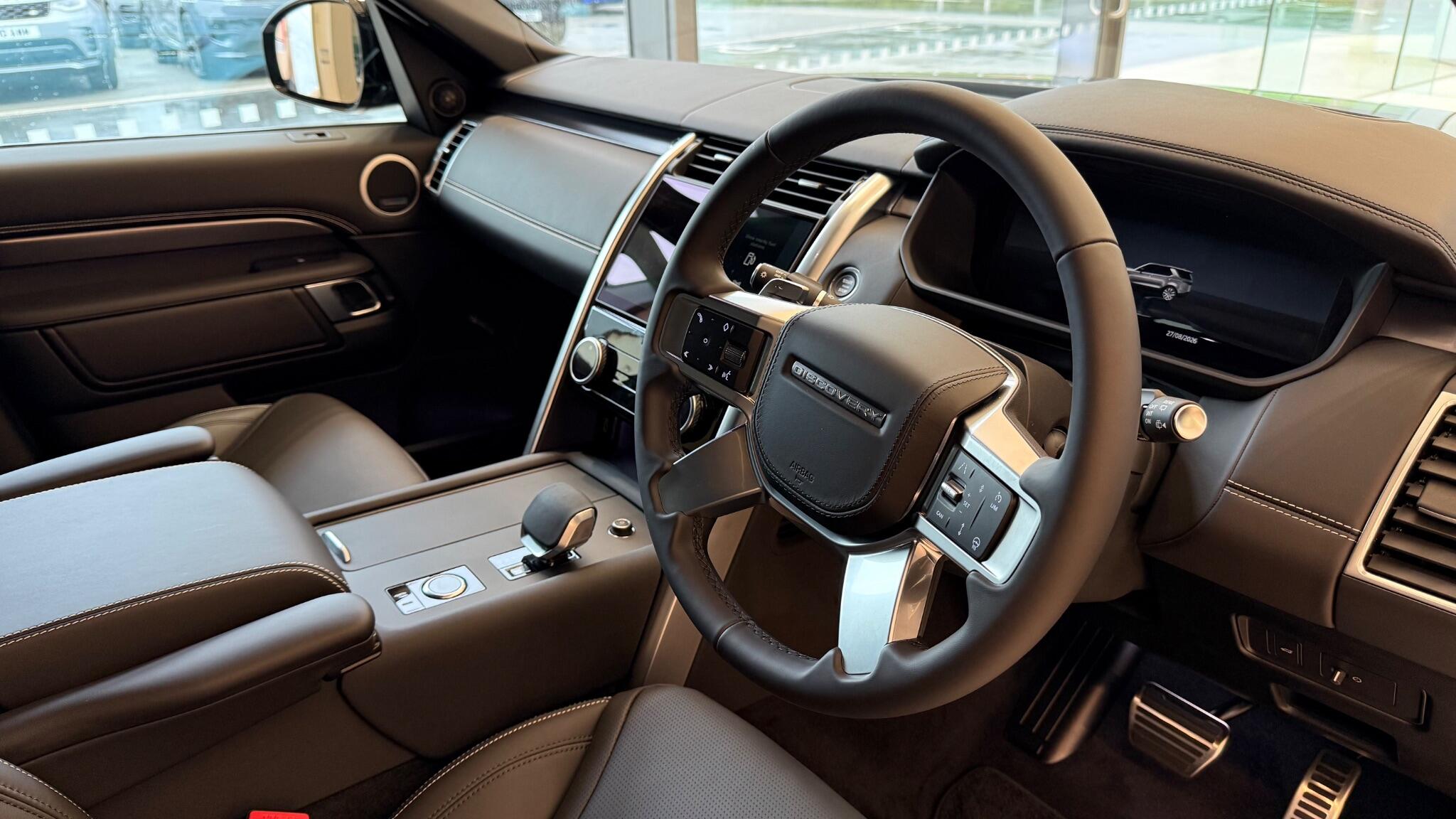 Land Rover Discovery view 4