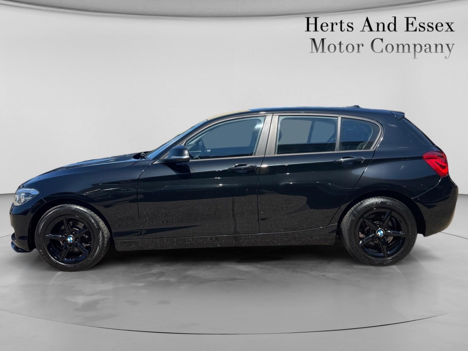 BMW 1 Series view 6